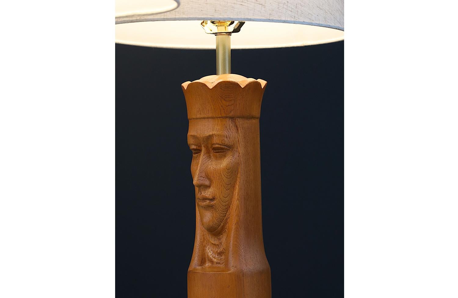Lámparas de mesa de piezas de ajedrez King & Queen de mediados de siglo, de Lighthouse Co. Latón en venta