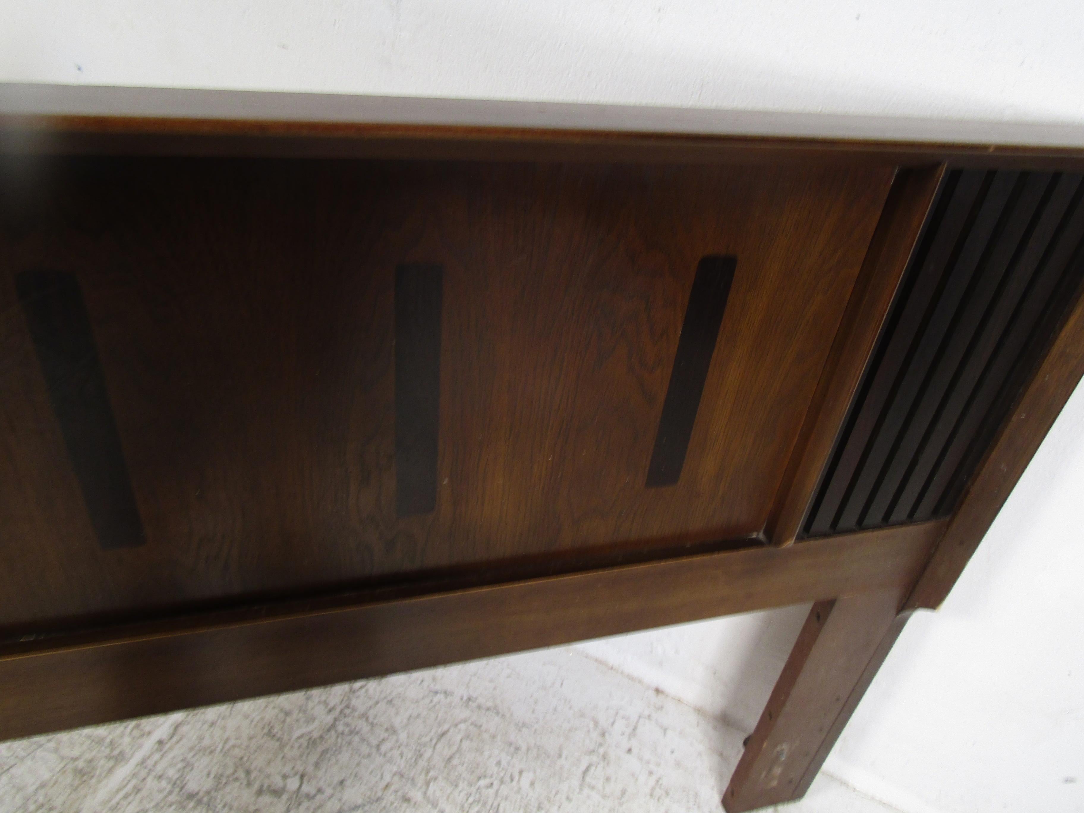 Midcentury King Size Lane Walnut and Rosewood Headboard For Sale 2