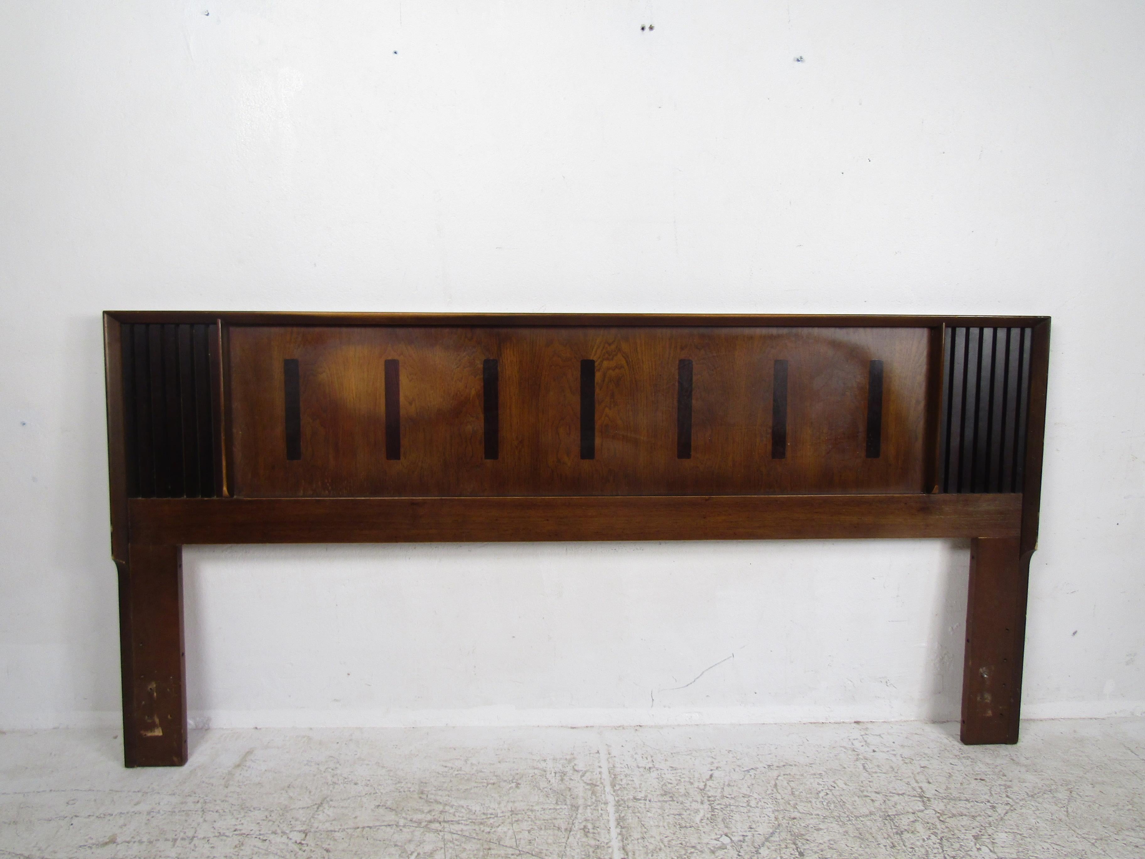 This beautiful vintage modern two-tone headboard is made of walnut and rosewood. An impressive king size headboard that is 81 inches wide with vertical louvered designs on the sides. Please confirm the item location (NY or NJ).