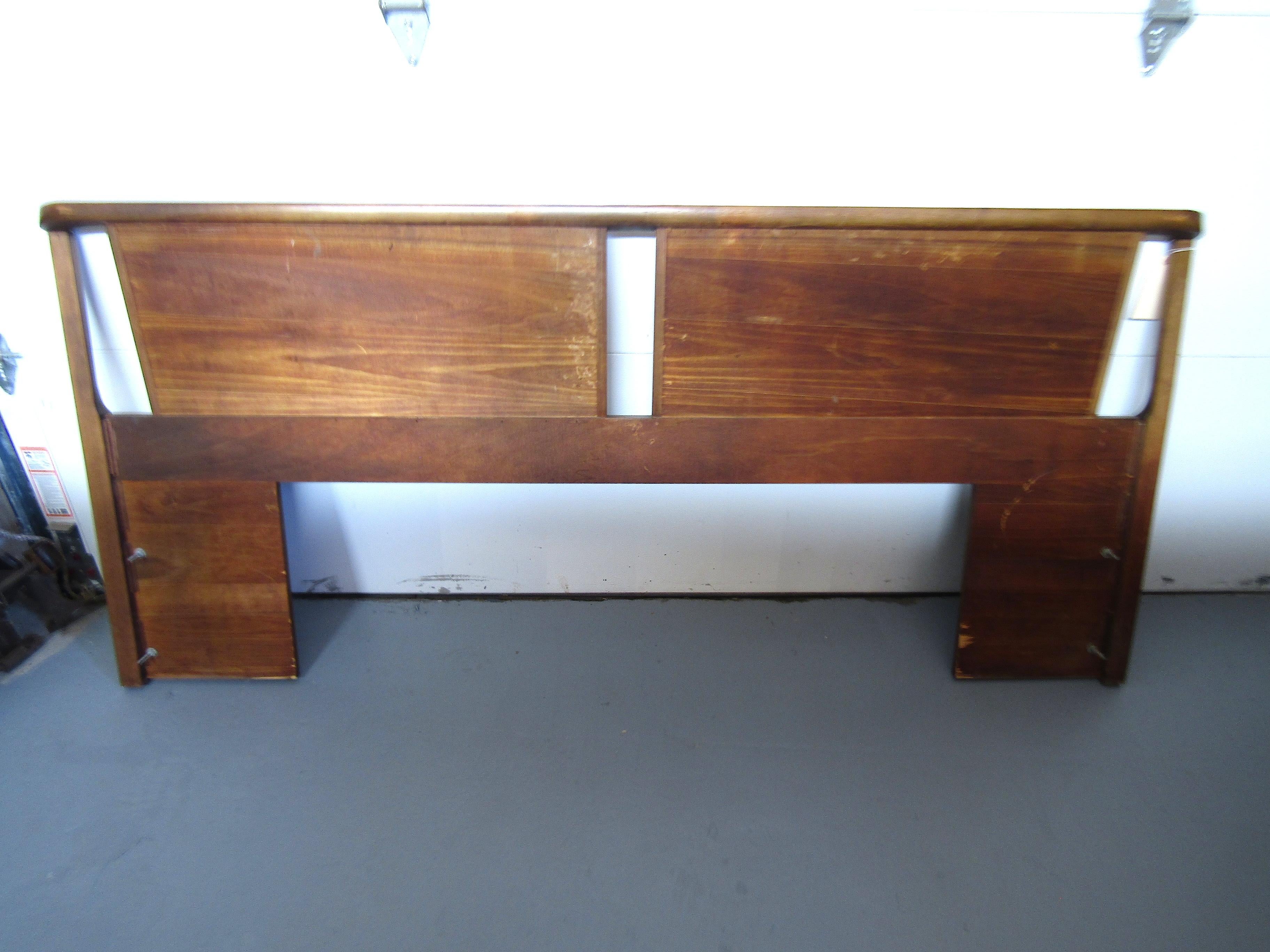Midcentury King Size Walnut Head Board In Good Condition For Sale In Brooklyn, NY