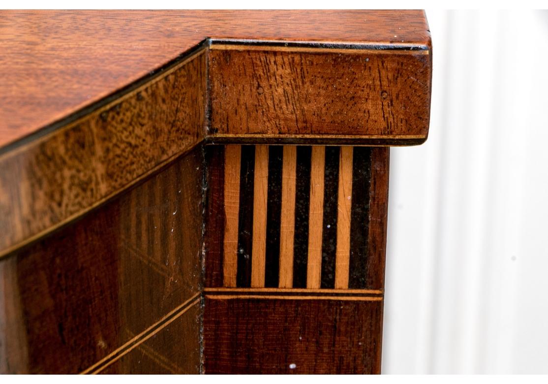 Américain Buffet en acajou Colonial Williamsburg du milieu du siècle de Kittinger en vente