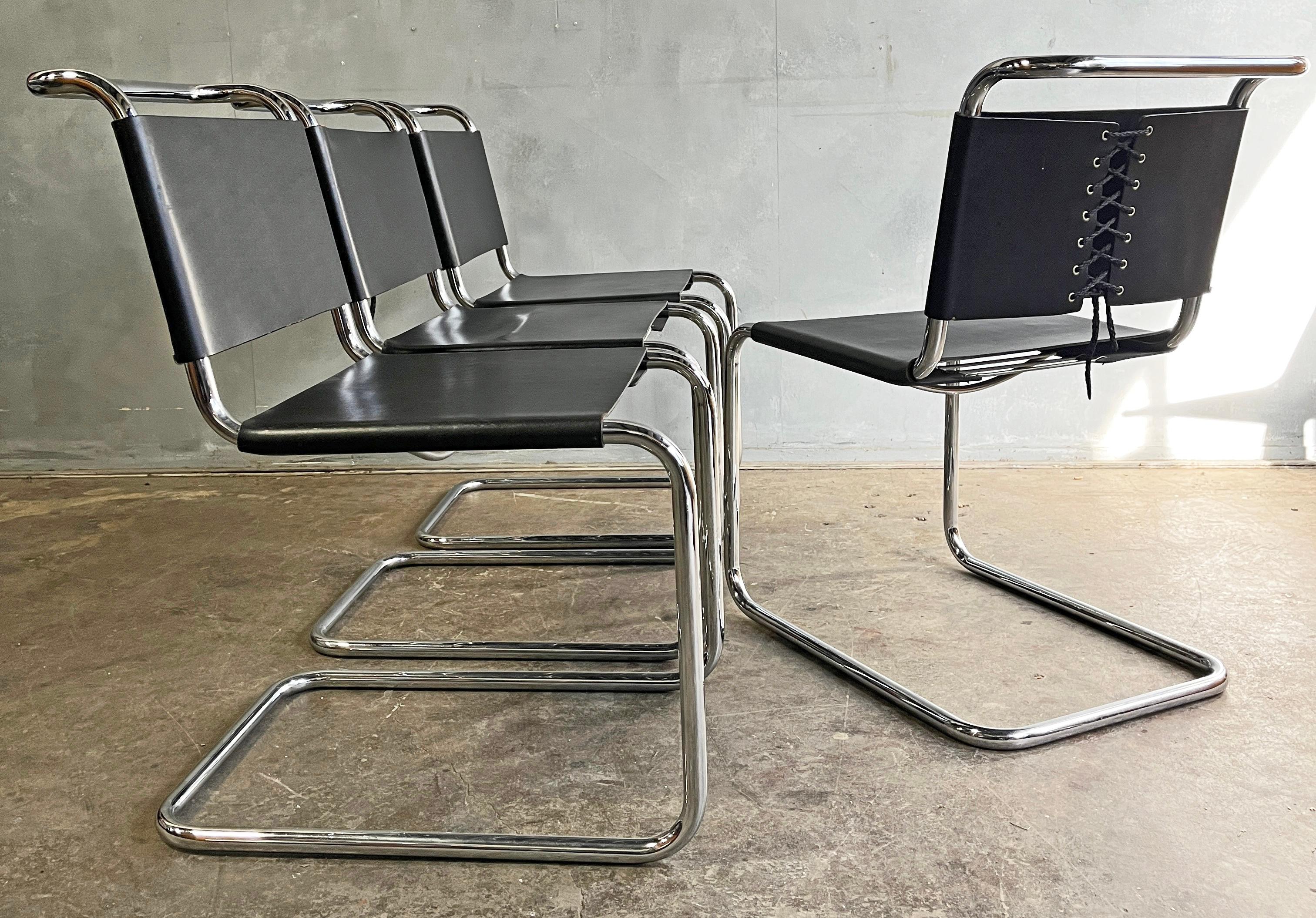 Chaises Knoll Spoleto. Marcel Breuer a conçu la chaise B33 en 1927, elle est basée sur le principe du cantilever (en porte-à-faux), dans le même esprit que la célèbre chaise B3 ou 