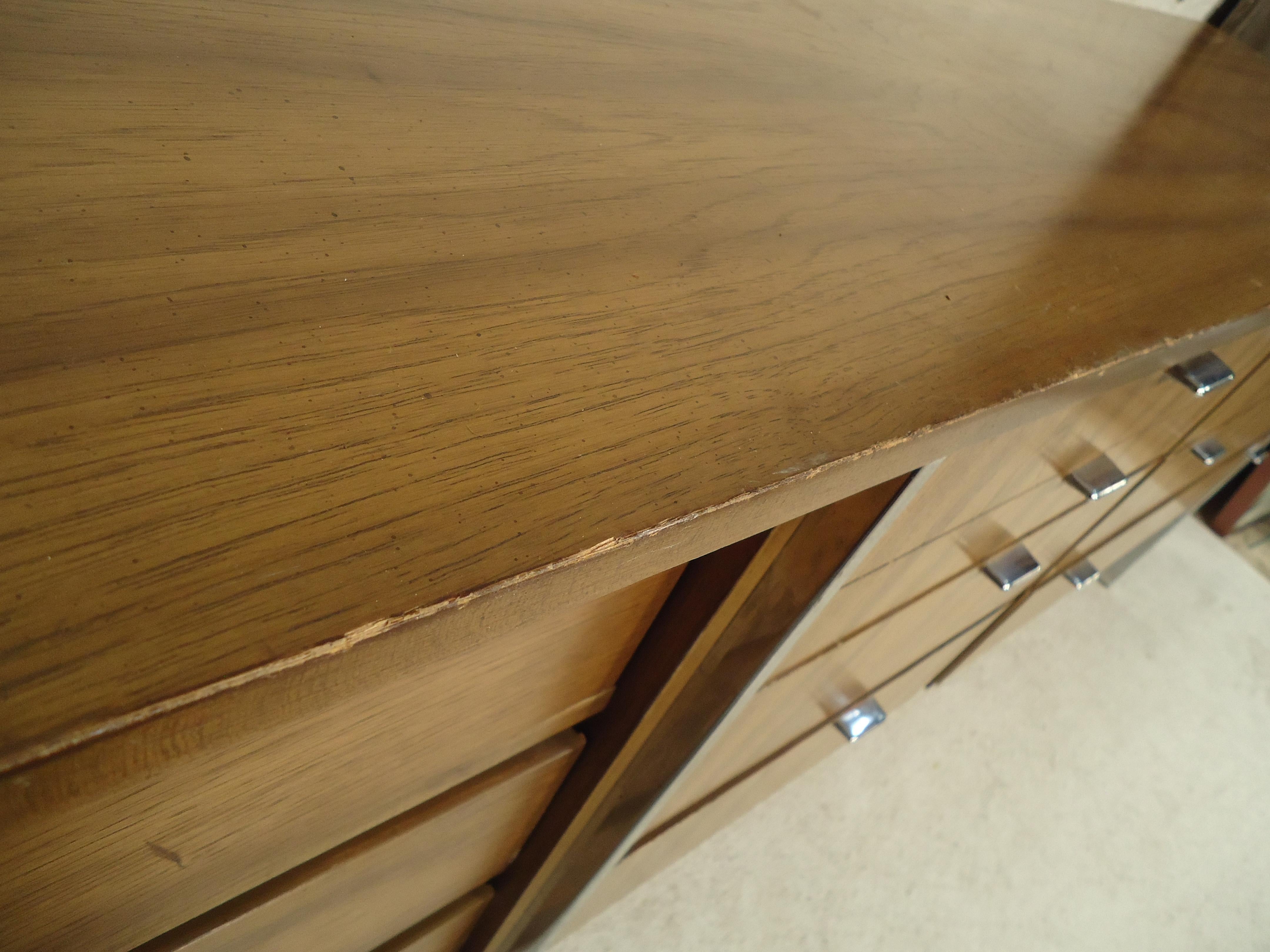 Midcentury Knoll Style Credenza For Sale 1