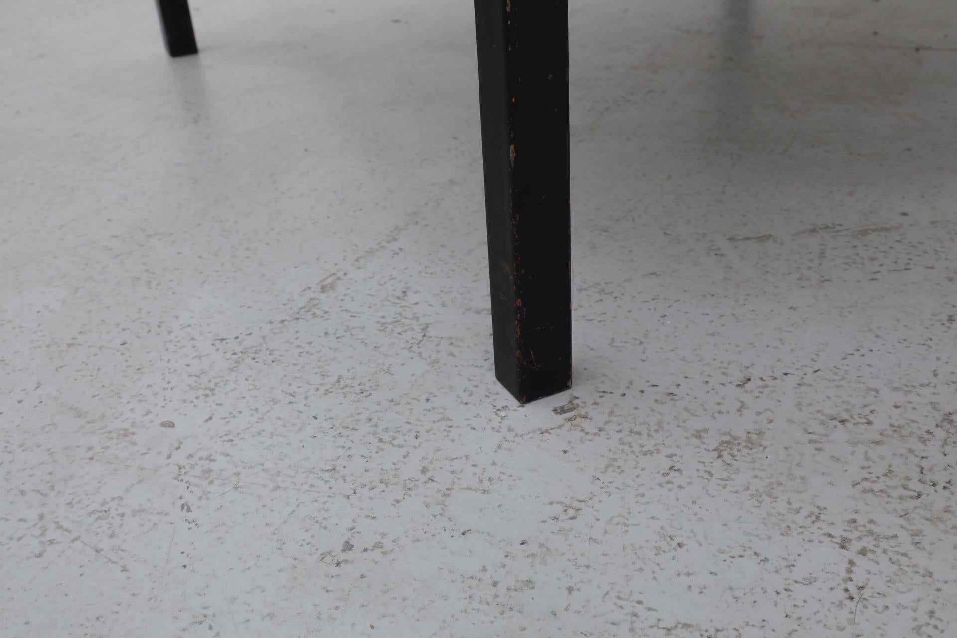Table basse ou d'appoint en marbre avec structure en métal noir, style Knoll, milieu du siècle dernier en vente 7