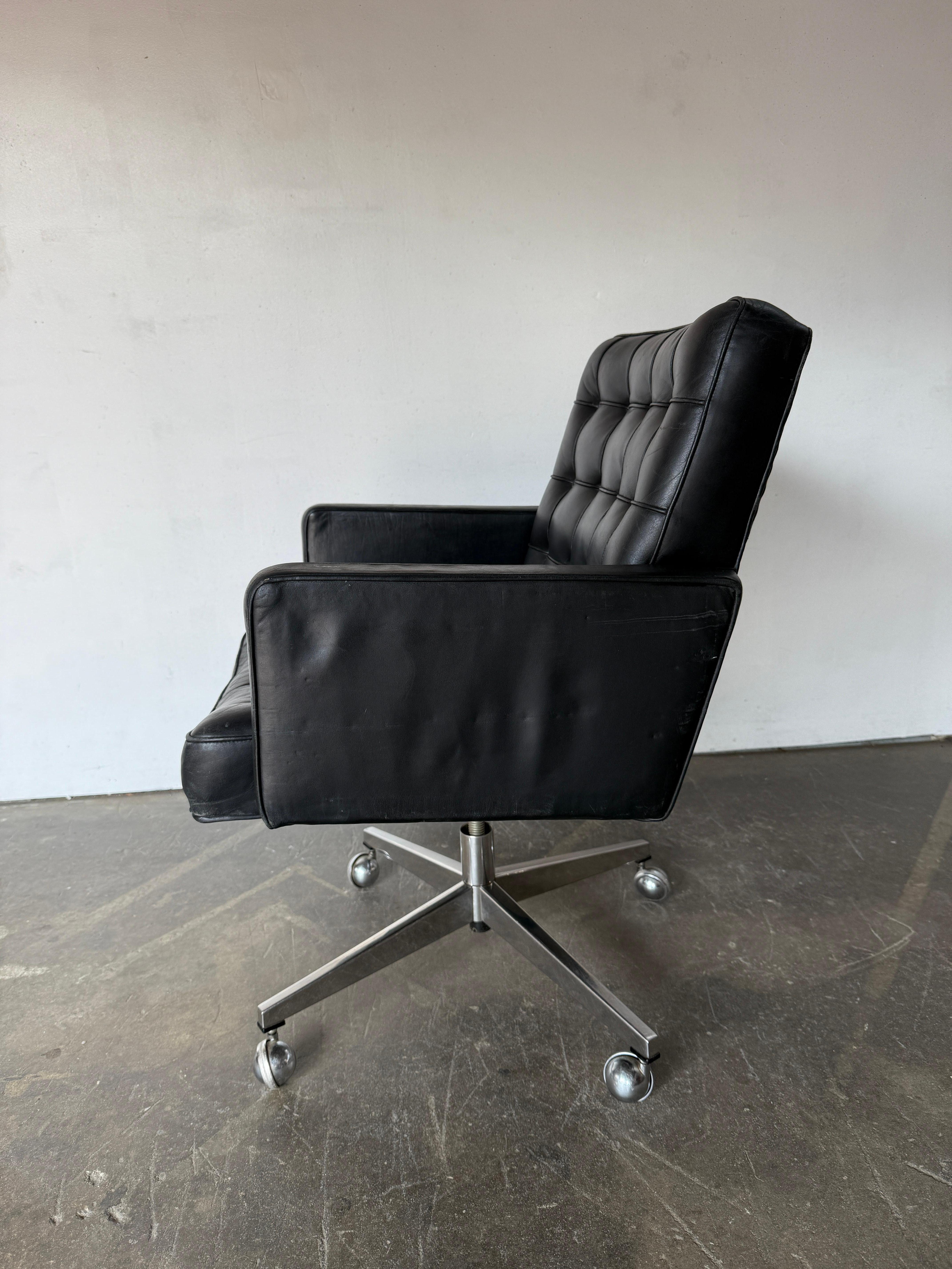 Mid-Century Modern Mid century Knoll Vincent Cafiero Black Leather executive office desk chair