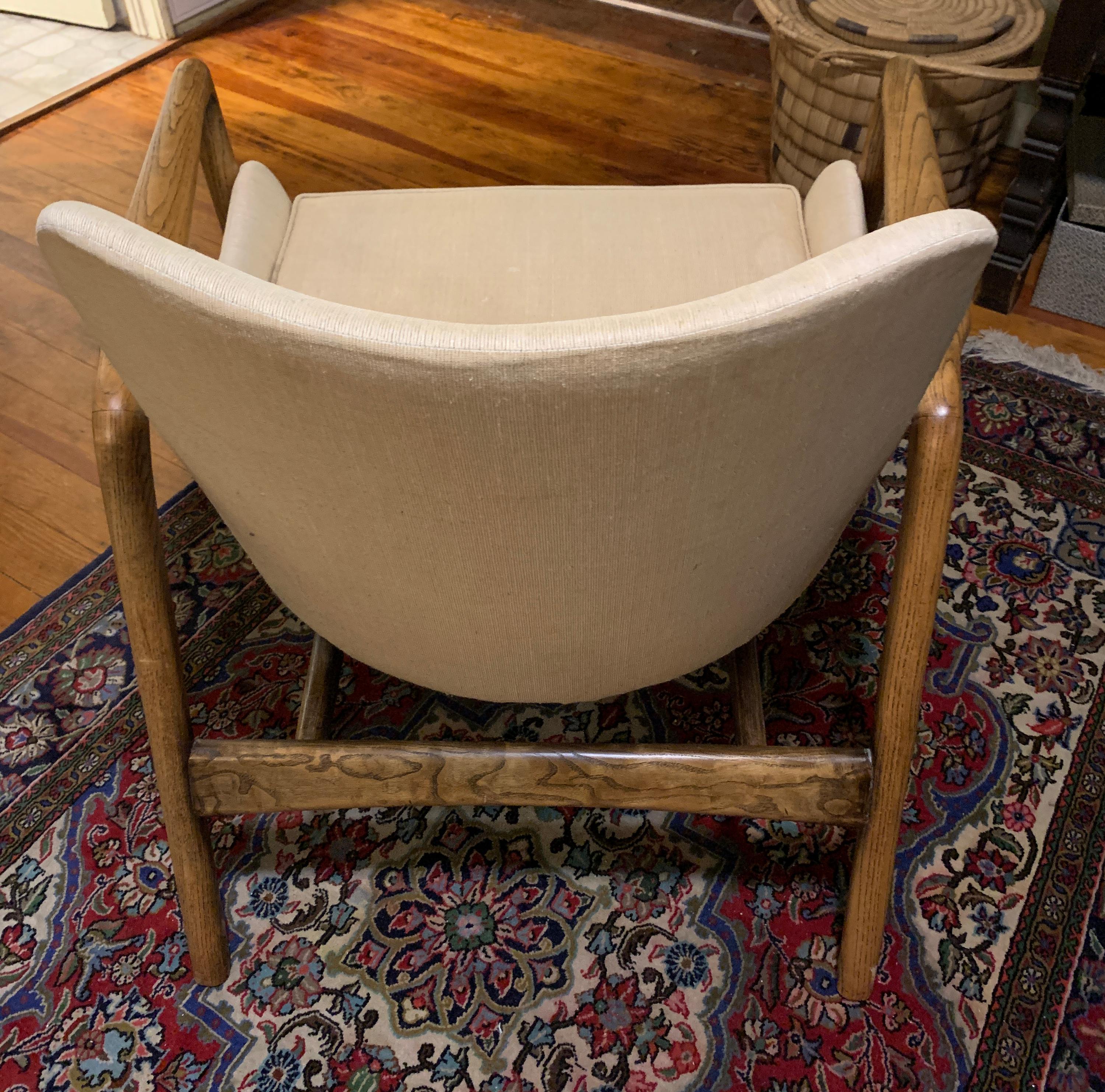 Mid Century Kofod Larsen Lounge Chair In Good Condition For Sale In Pasadena, TX