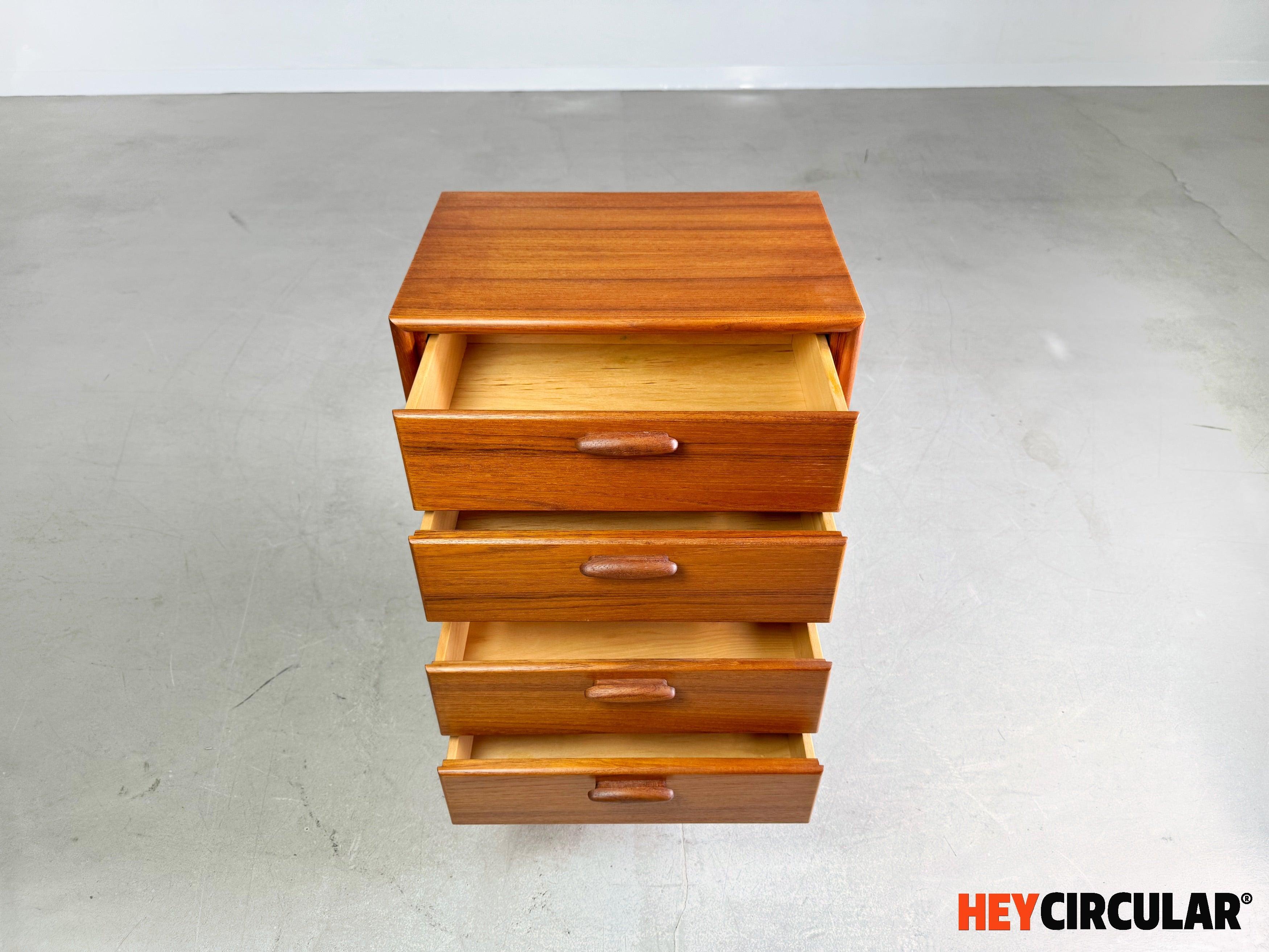 Mid Century Kommode Nachttisch RT Möbel Heinrich Riestenpatt Teak In condizioni buone in vendita a Berlin, DE