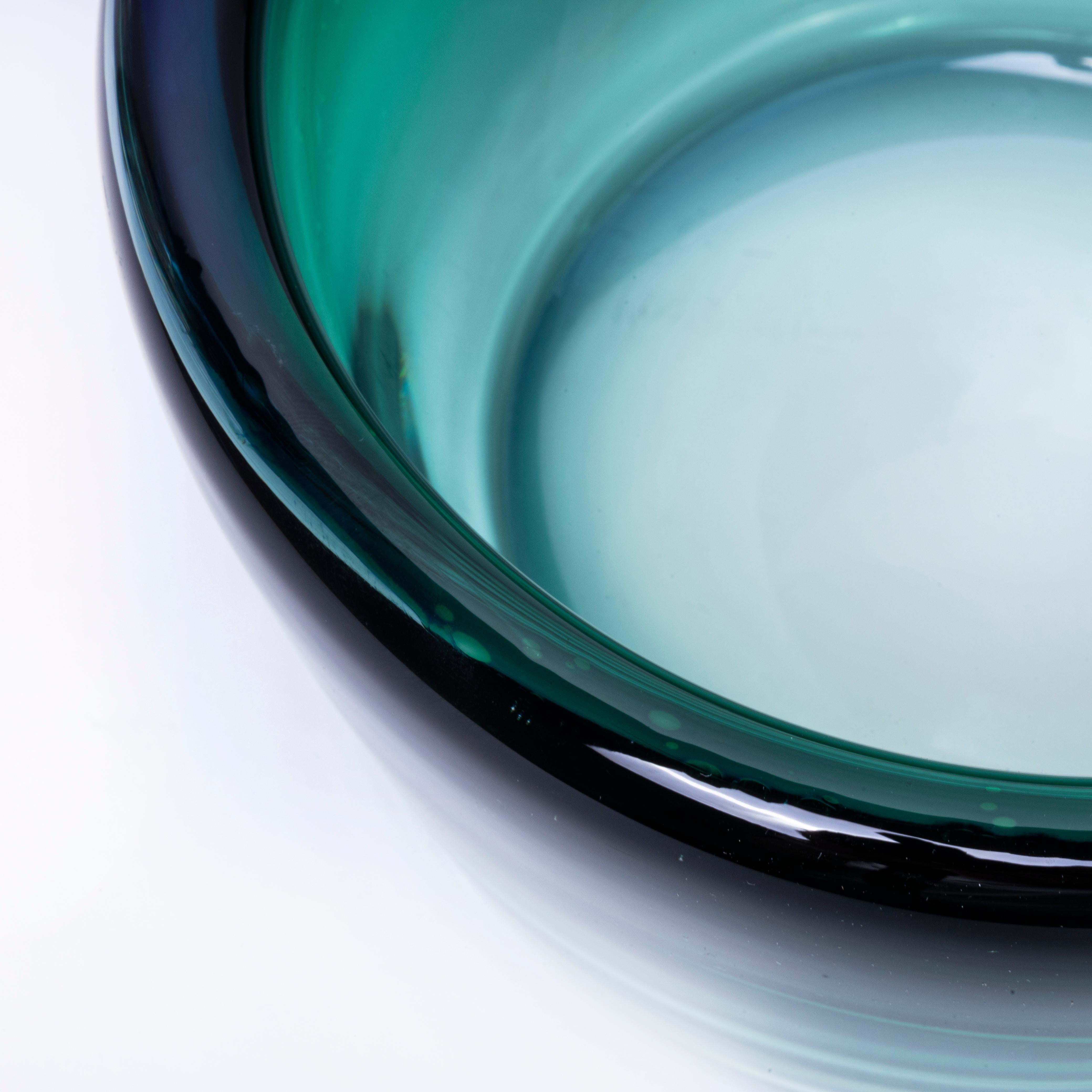 Mid Century Kosta Vicke Lindstrand Bowl - Boda Art Glass. Made in Sweden in the Mid Century, stunning vibrant aqua colour with a darker rim around the top. A marvellous creation by the ever so gifted glass maker - Vicke Lindstrand for Kosta Boda