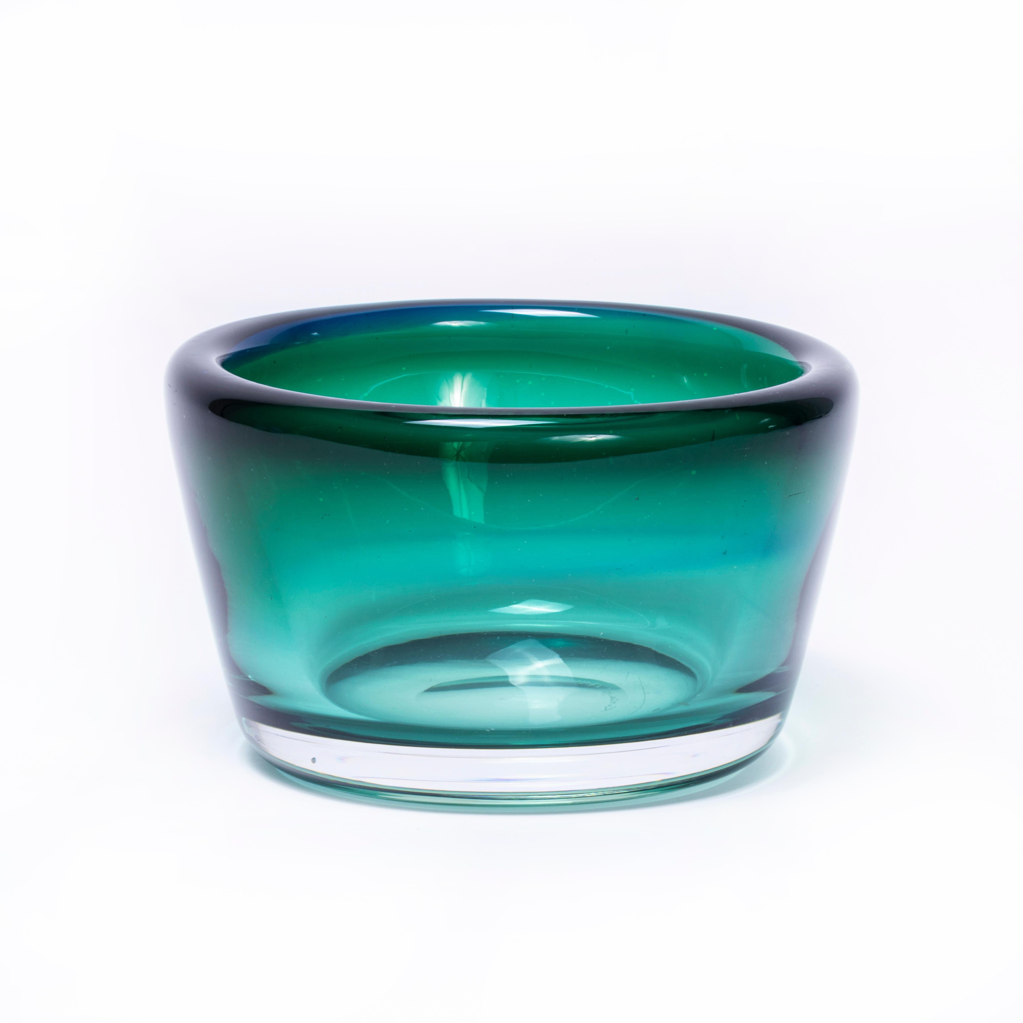 Cuenco de mediados de siglo Kosta Vicke Lindstrand - Boda Art Glass en Excelente estado para la venta en Hook, Hampshire