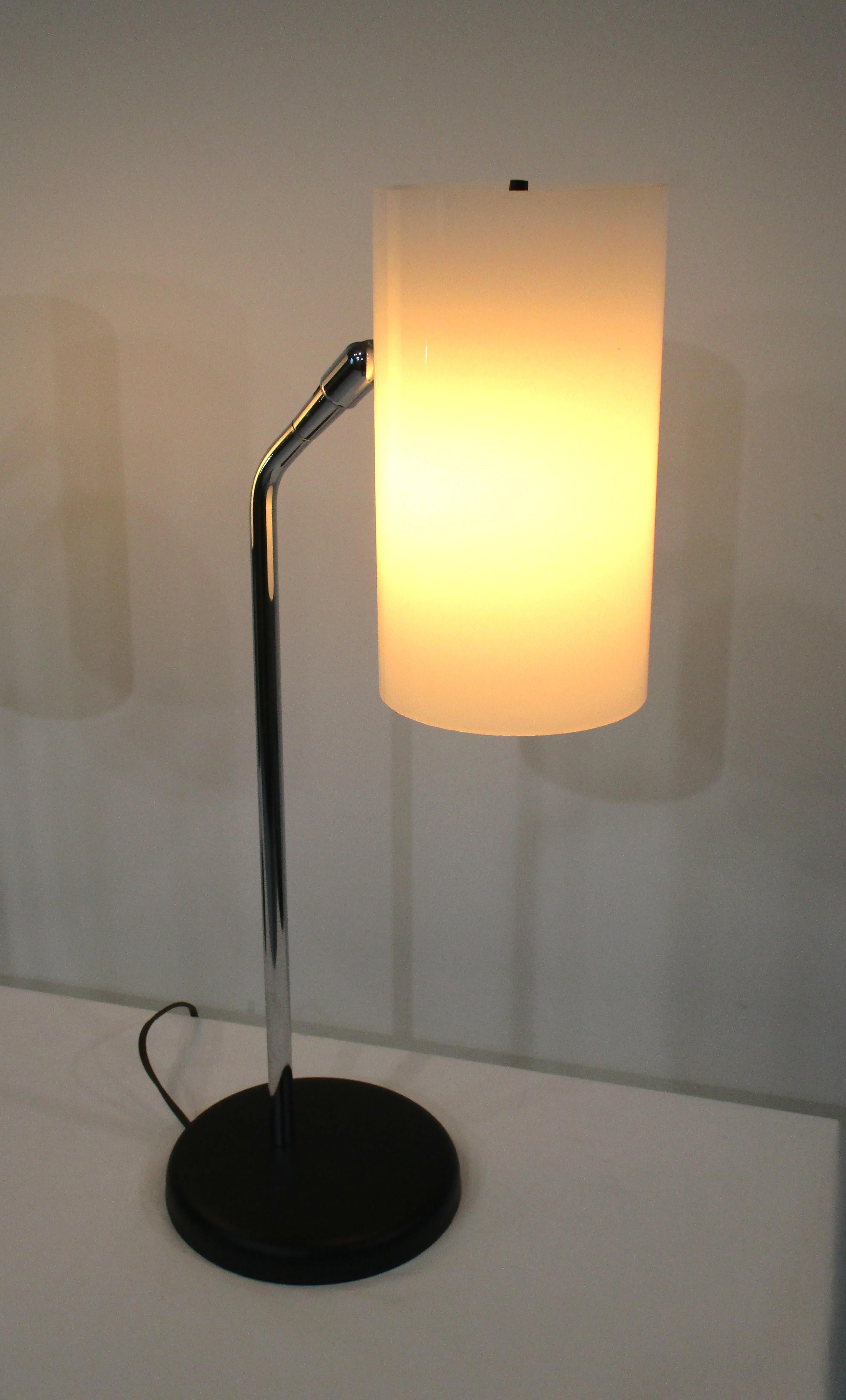 Kovacs Lucite-Tisch-/Nachttischlampen im Angebot 3