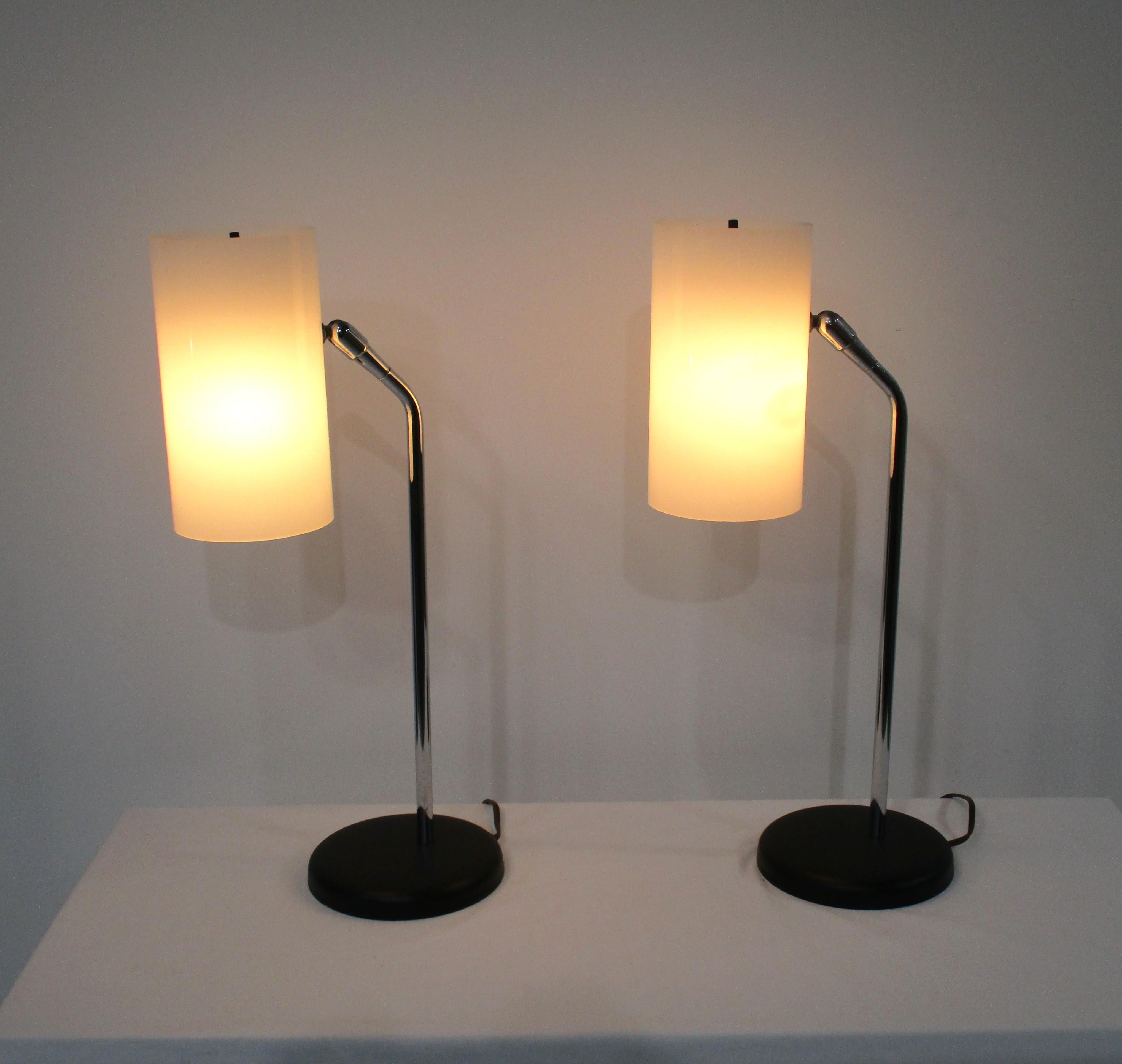 Kovacs Lucite-Tisch-/Nachttischlampen im Angebot 4