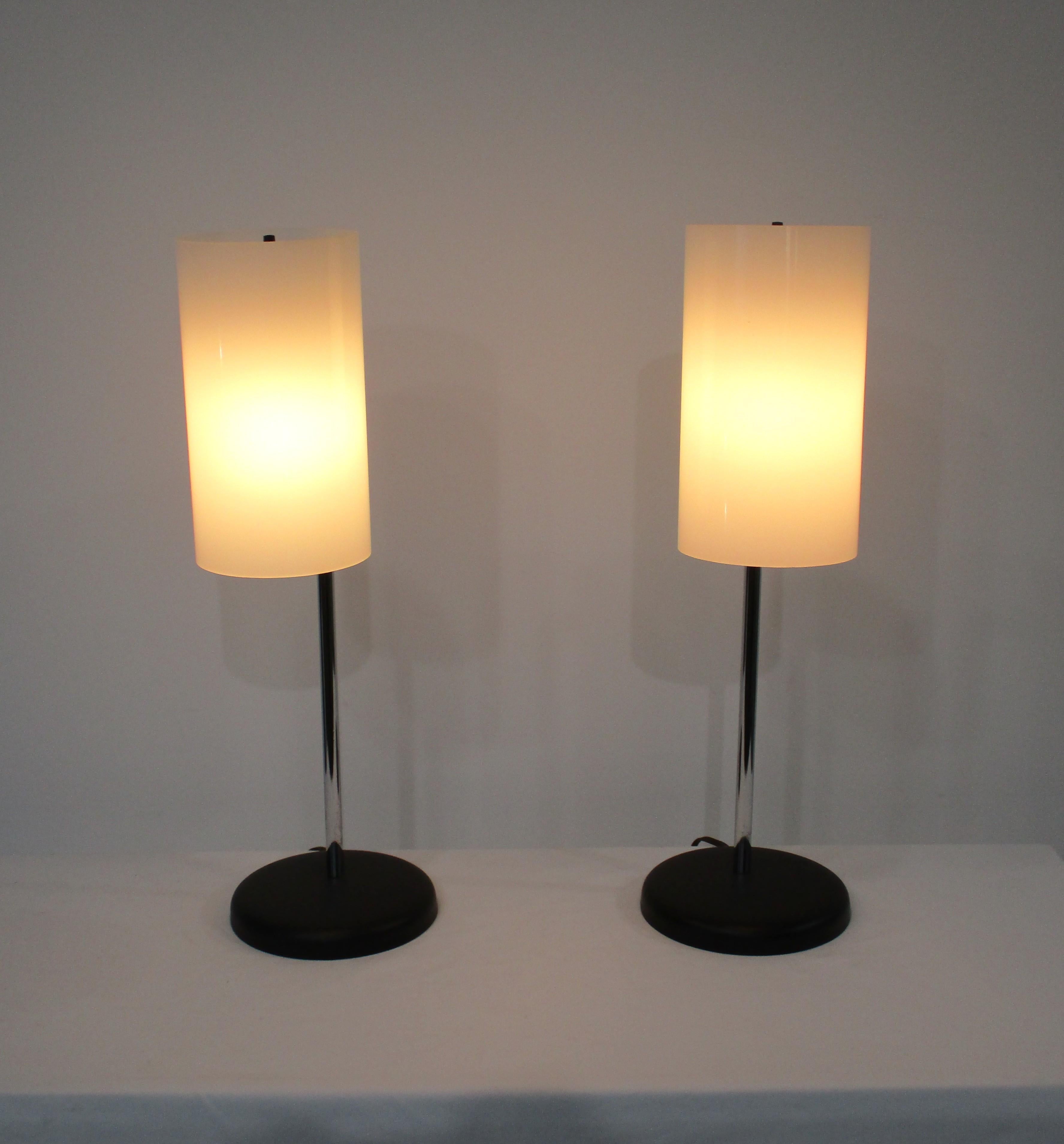 Kovacs Lucite-Tisch-/Nachttischlampen im Angebot 5