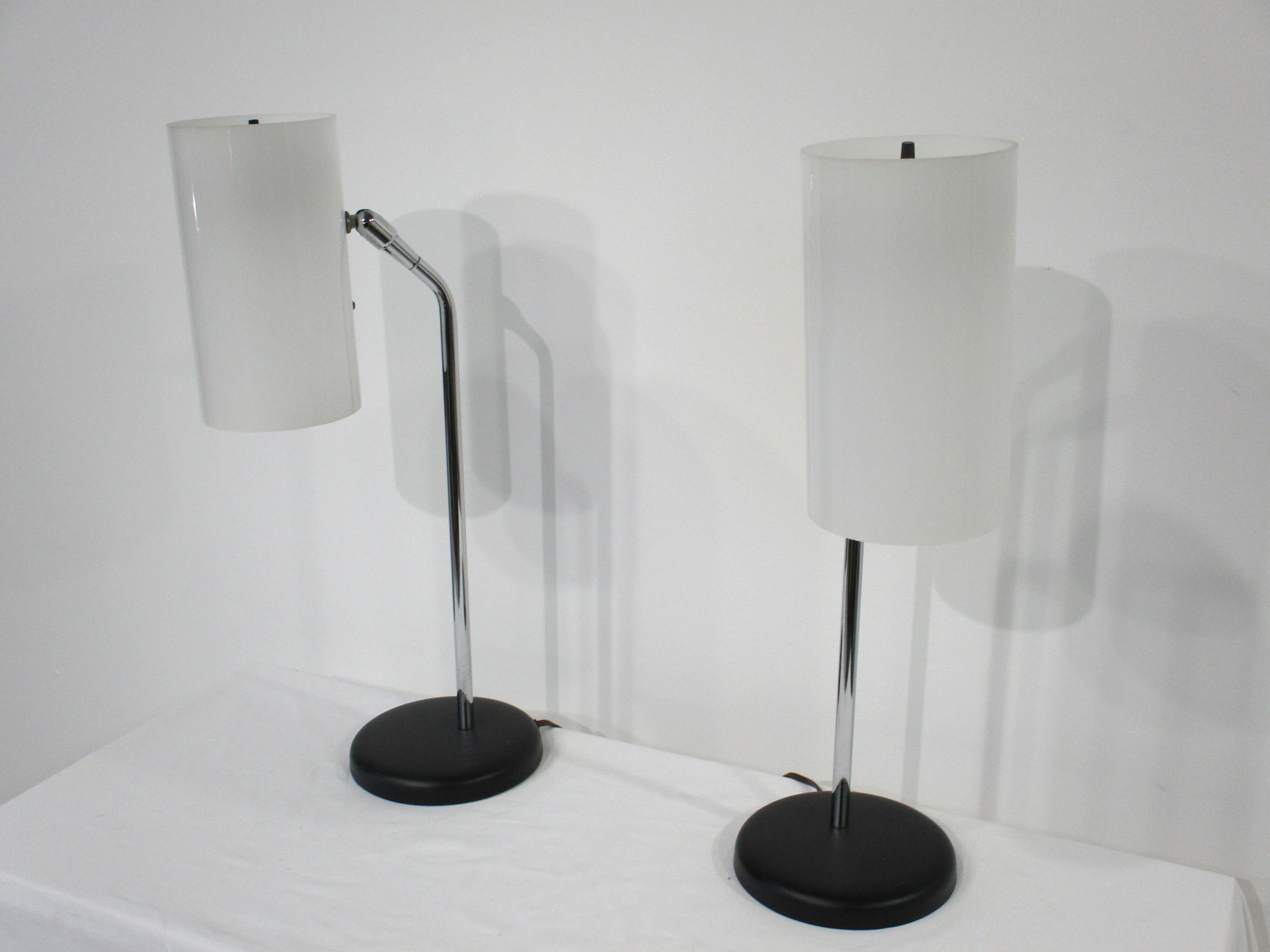 Kovacs Lucite-Tisch-/Nachttischlampen im Angebot 6