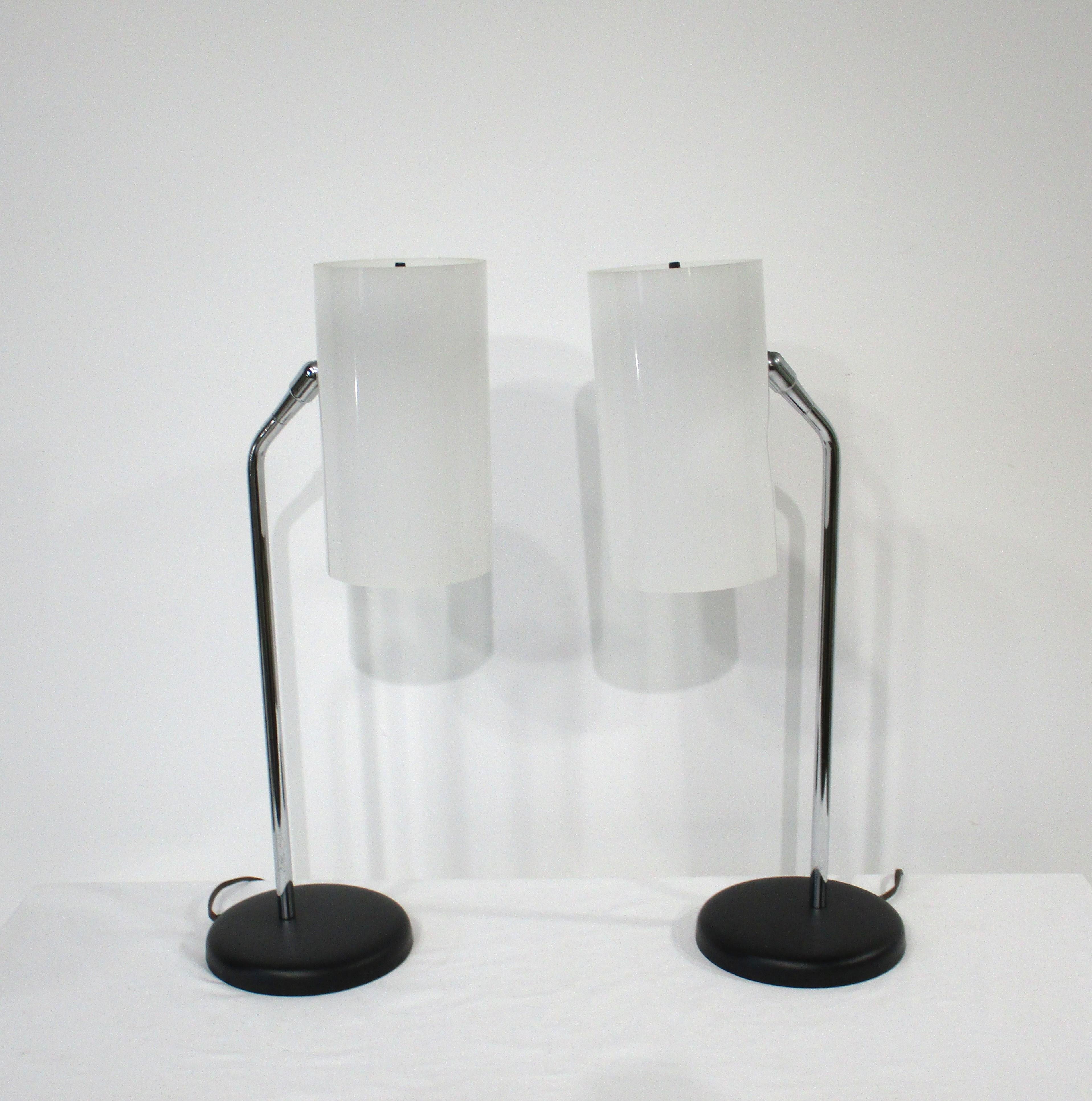 Kovacs Lucite-Tisch-/Nachttischlampen (Moderne der Mitte des Jahrhunderts) im Angebot