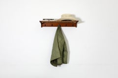 Porte-manteau du milieu du siècle en teck avec étagère en rotin tressé Krásná Jizba Designs