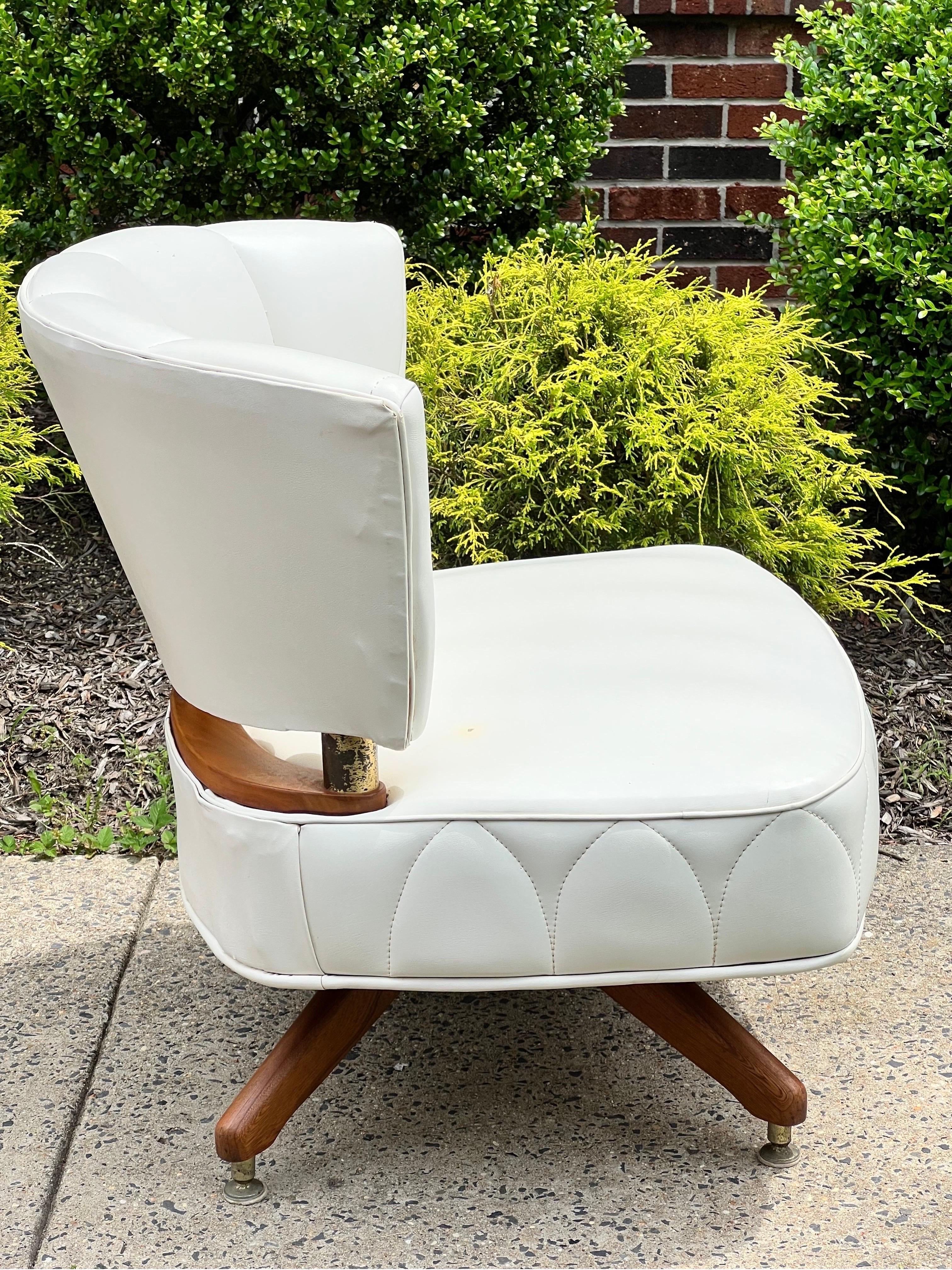 Mid-Century Modern Mid Century Kroehler Swivel Slipper Chair, 1962 For Sale
