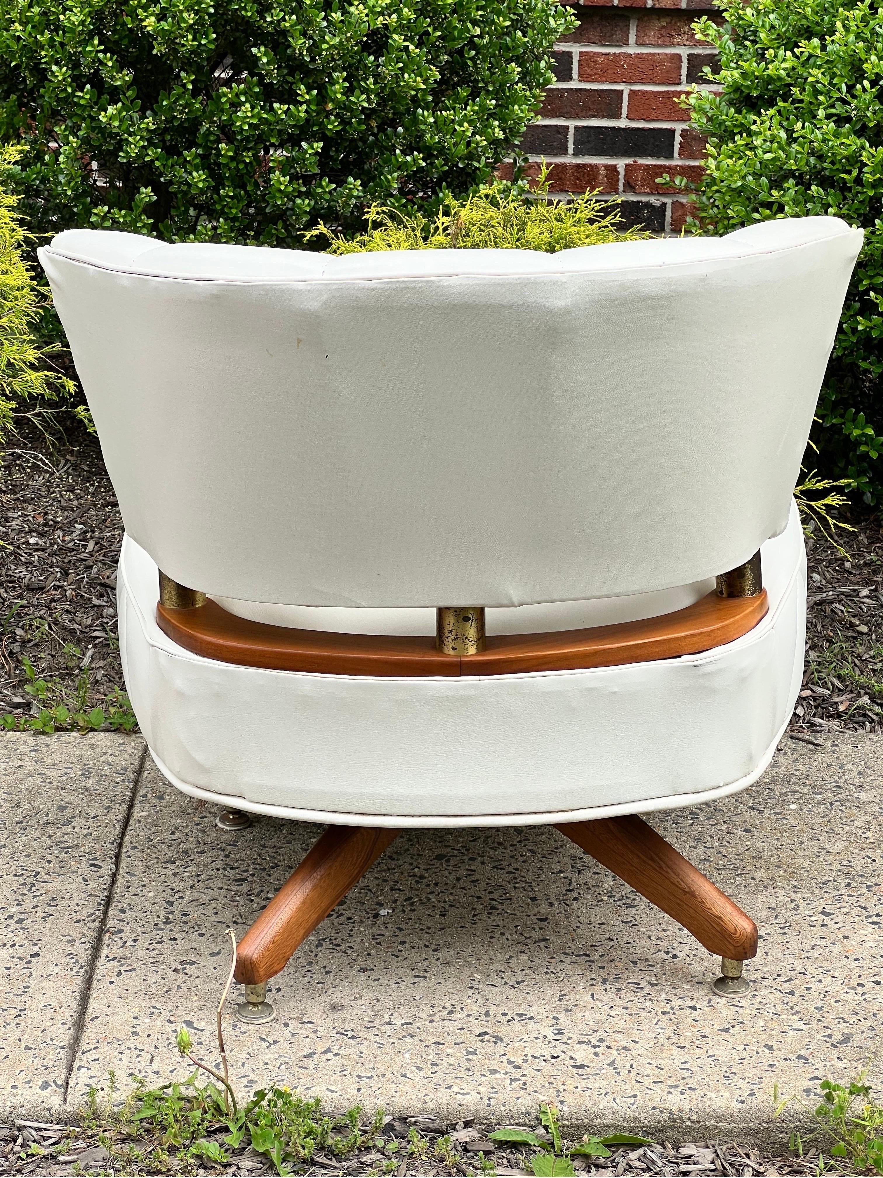Mid-Century Modern Mid Century Kroehler Swivel Slipper Chair, 1962 For Sale