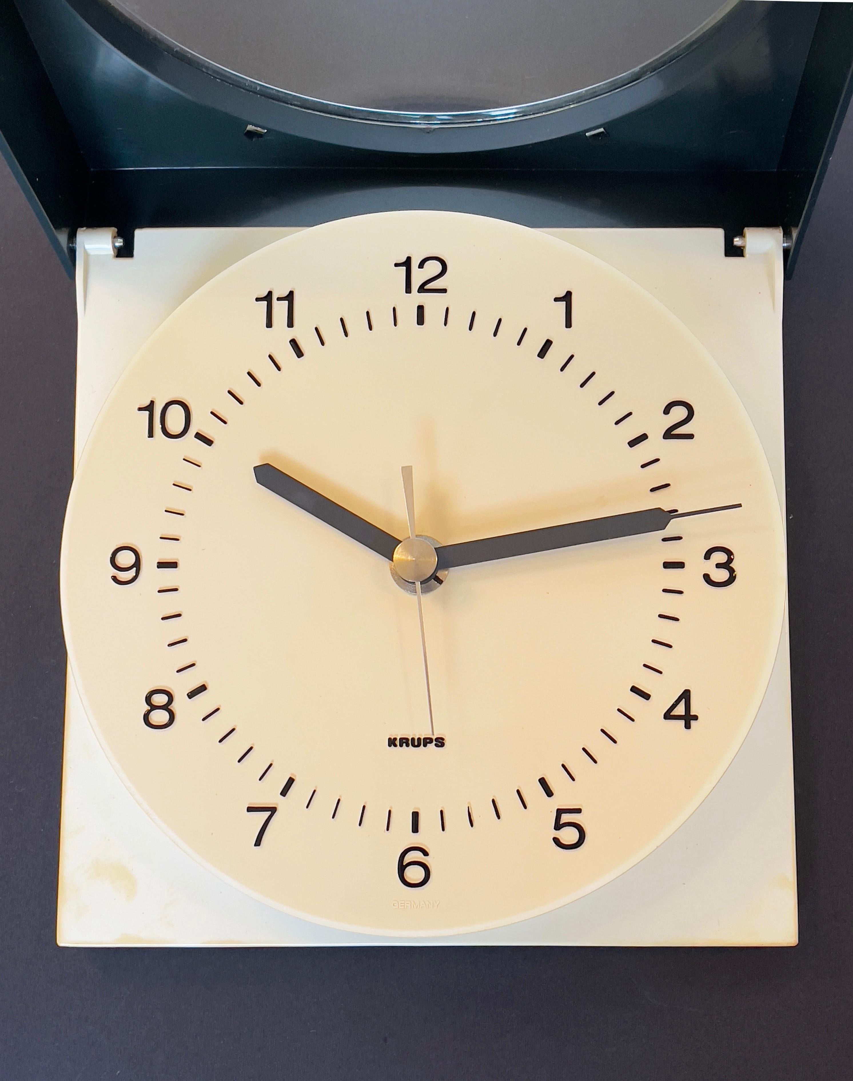 Reloj de pared Krups de mediados de siglo 1970 Azul oscuro y cromo abombado, Alemania en venta 3