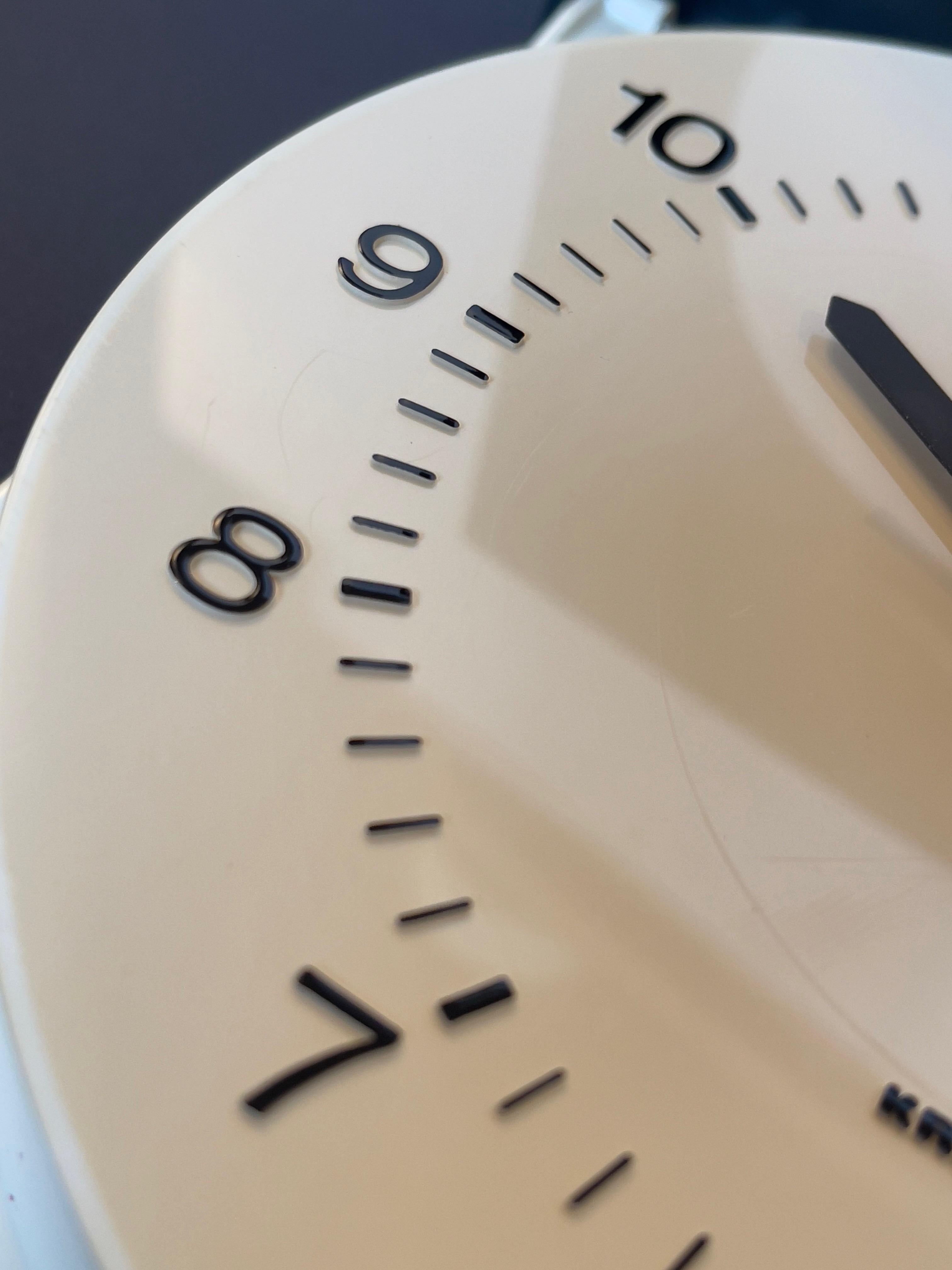 Reloj de pared Krups de mediados de siglo 1970 Azul oscuro y cromo abombado, Alemania en venta 4