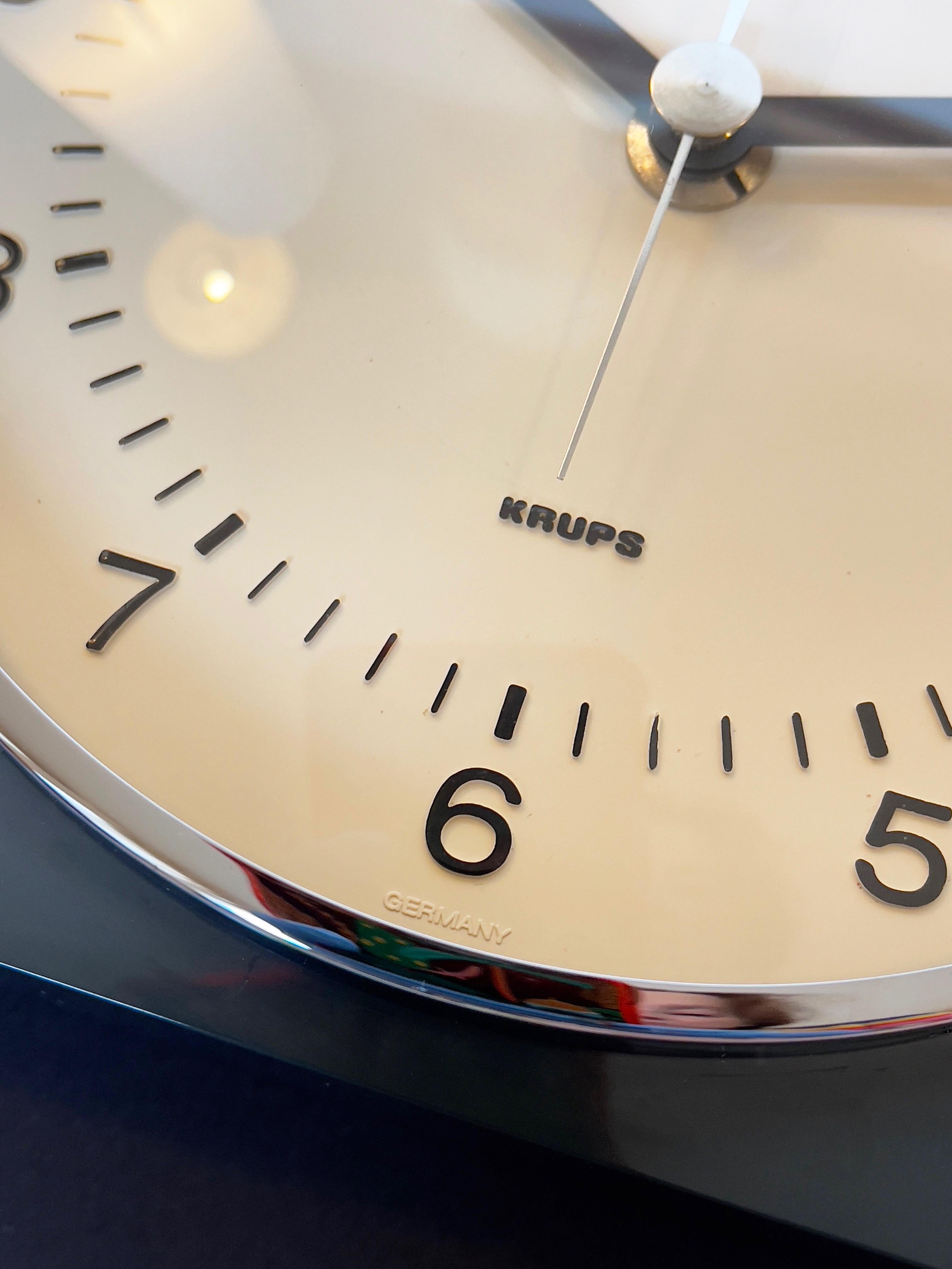 Reloj de pared Krups de mediados de siglo 1970 Azul oscuro y cromo abombado, Alemania en venta 1