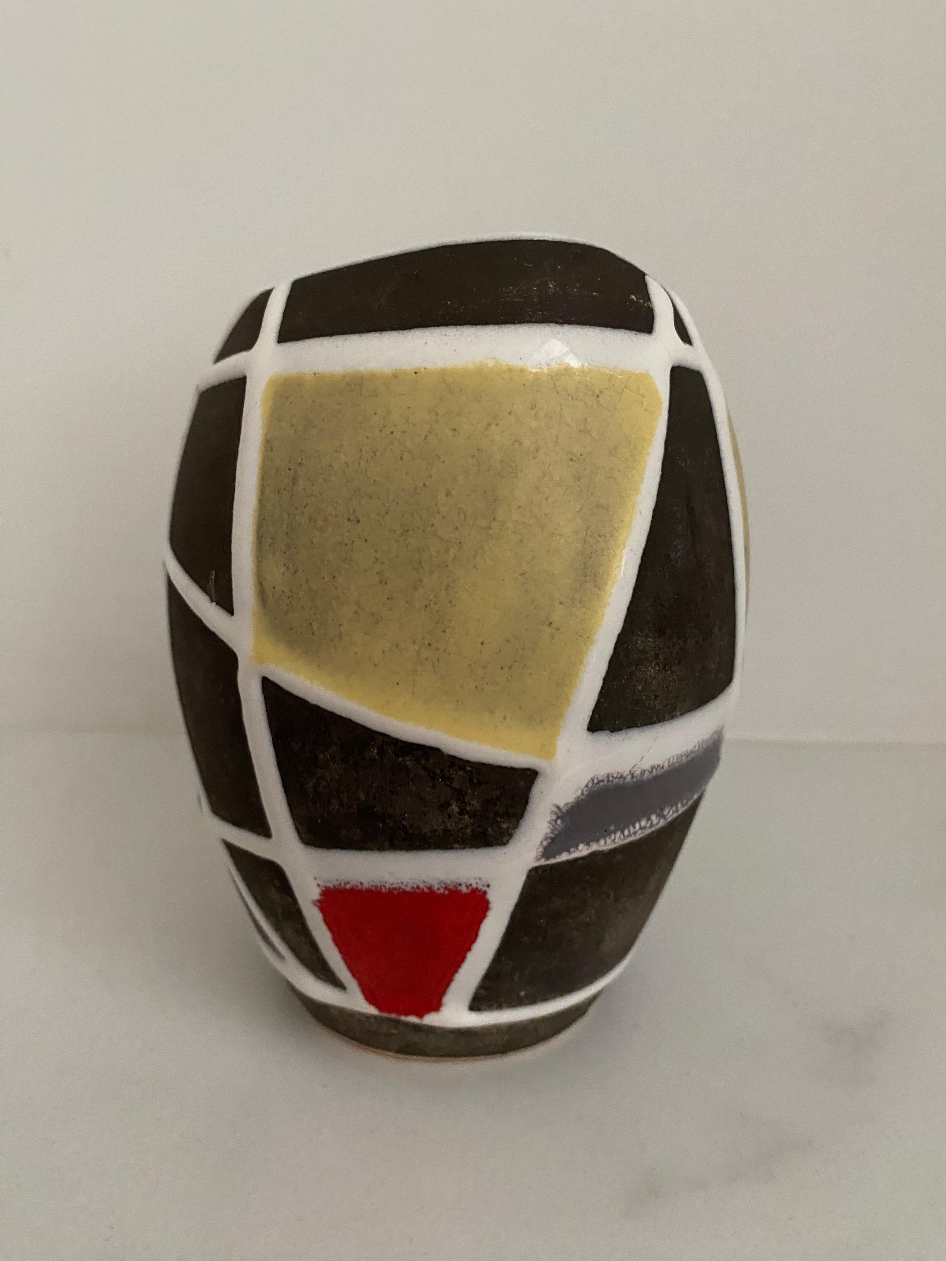 Elegante vaso di metà secolo. Decor Kuba.
Prodotto da Schlossberg Keramik Germania.