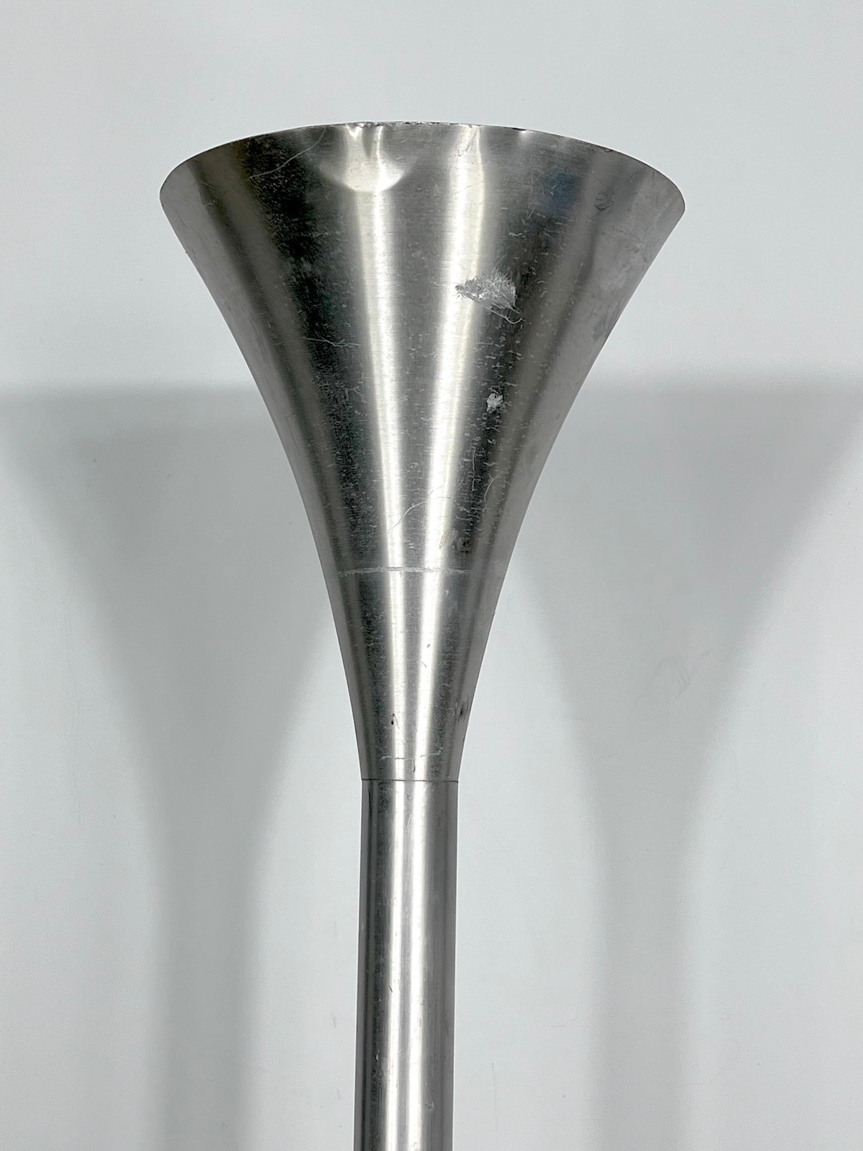 italien Lampadaire Luminateur en aluminium étiqueté du milieu du siècle dernier par Stilux Milano en vente