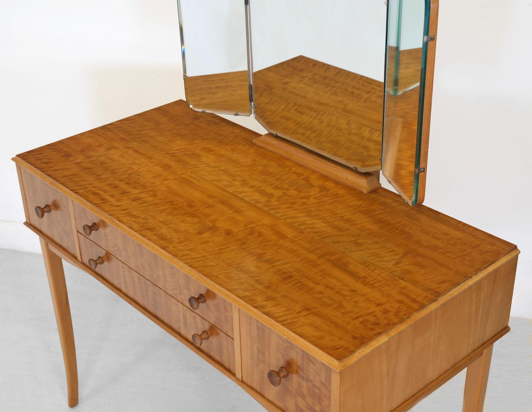 Stunning Mid Century lacewood & maple triple mirror dressing table. Made by Vespa furniture, early 1950's.

Overall in excellent clean condition with a lovely colour, the table has been sympathetically re-finished by hand, and still retains a few