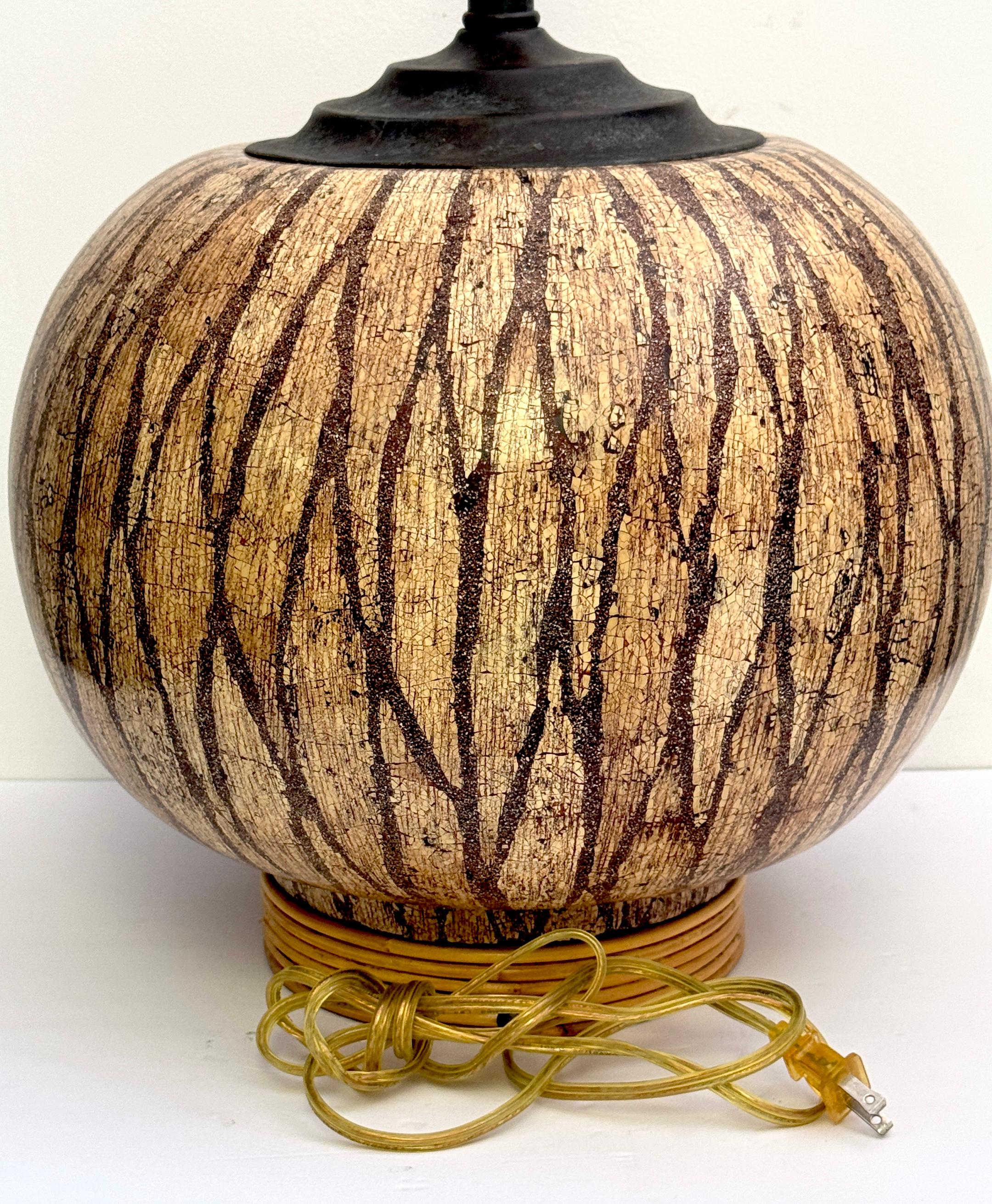 Mid Century Lacquered Coconut Shell Inlay Gourd-Form Table Lamp on Rattan Base In Good Condition For Sale In West Palm Beach, FL