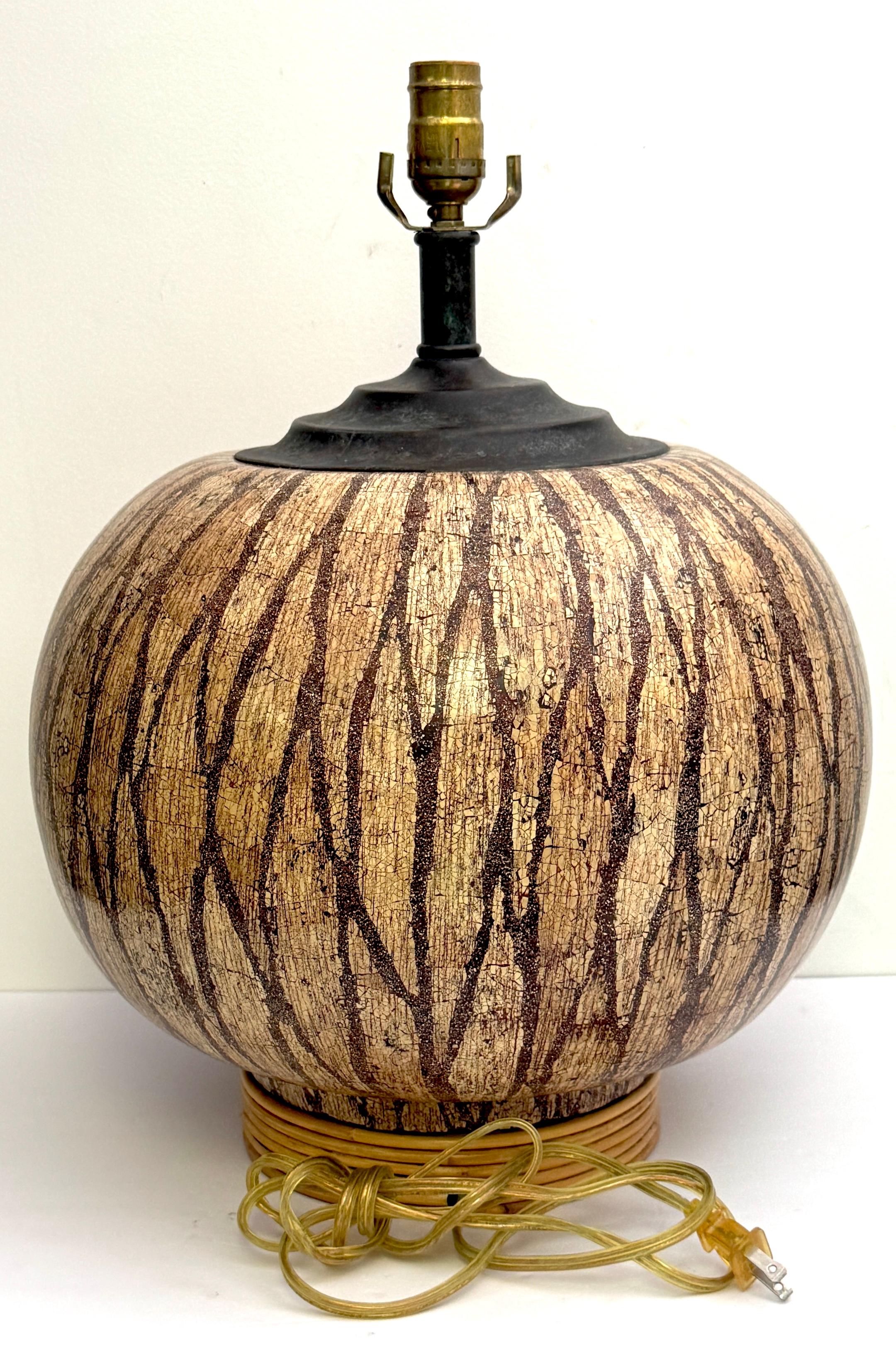 Mid Century Lacquered Coconut Shell Inlay Gourd-Form Table Lamp on Rattan Base For Sale 1