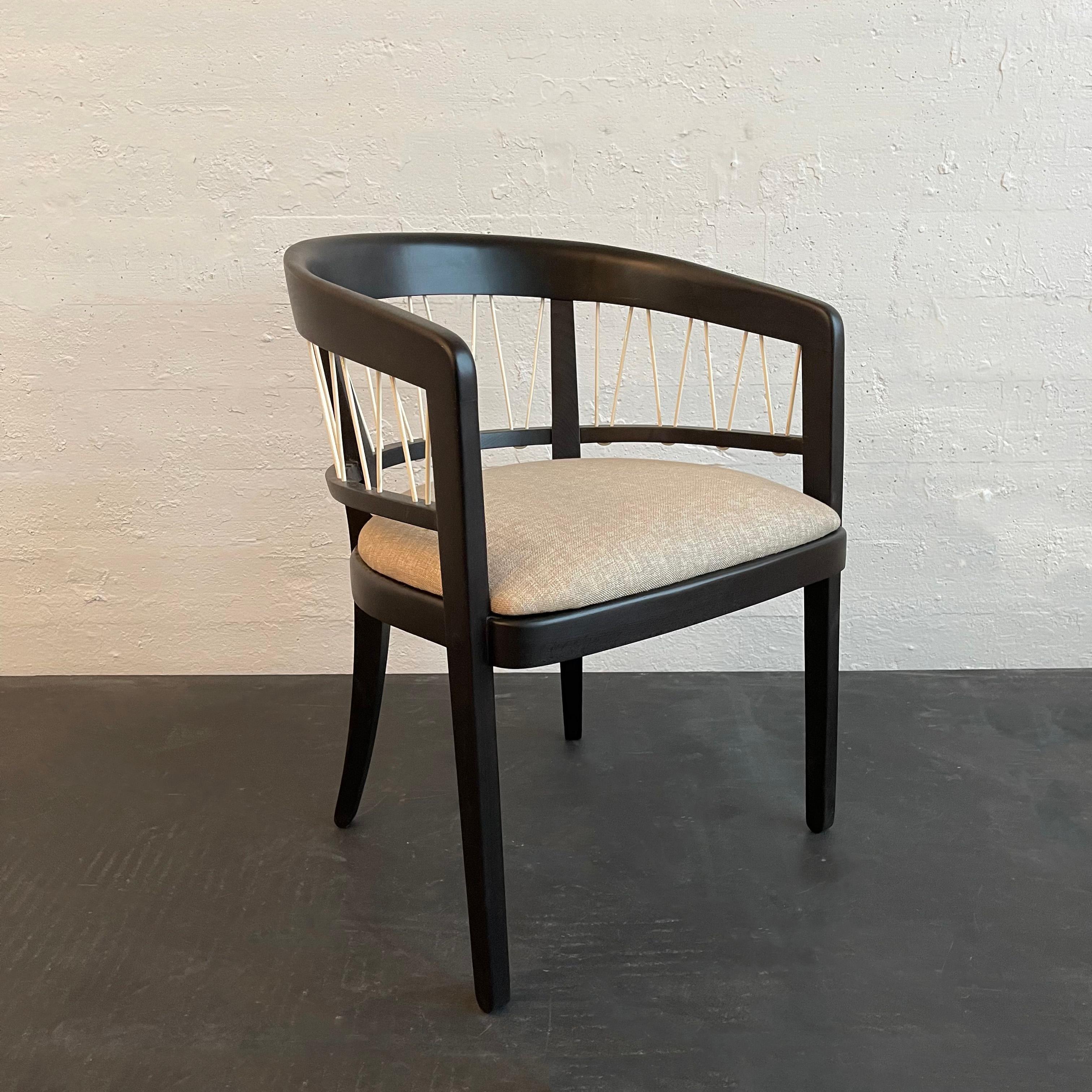 Mid-Century moderno Sedia a botte in legno di noce laccato di metà secolo di Edward Wormley per Drexel in vendita
