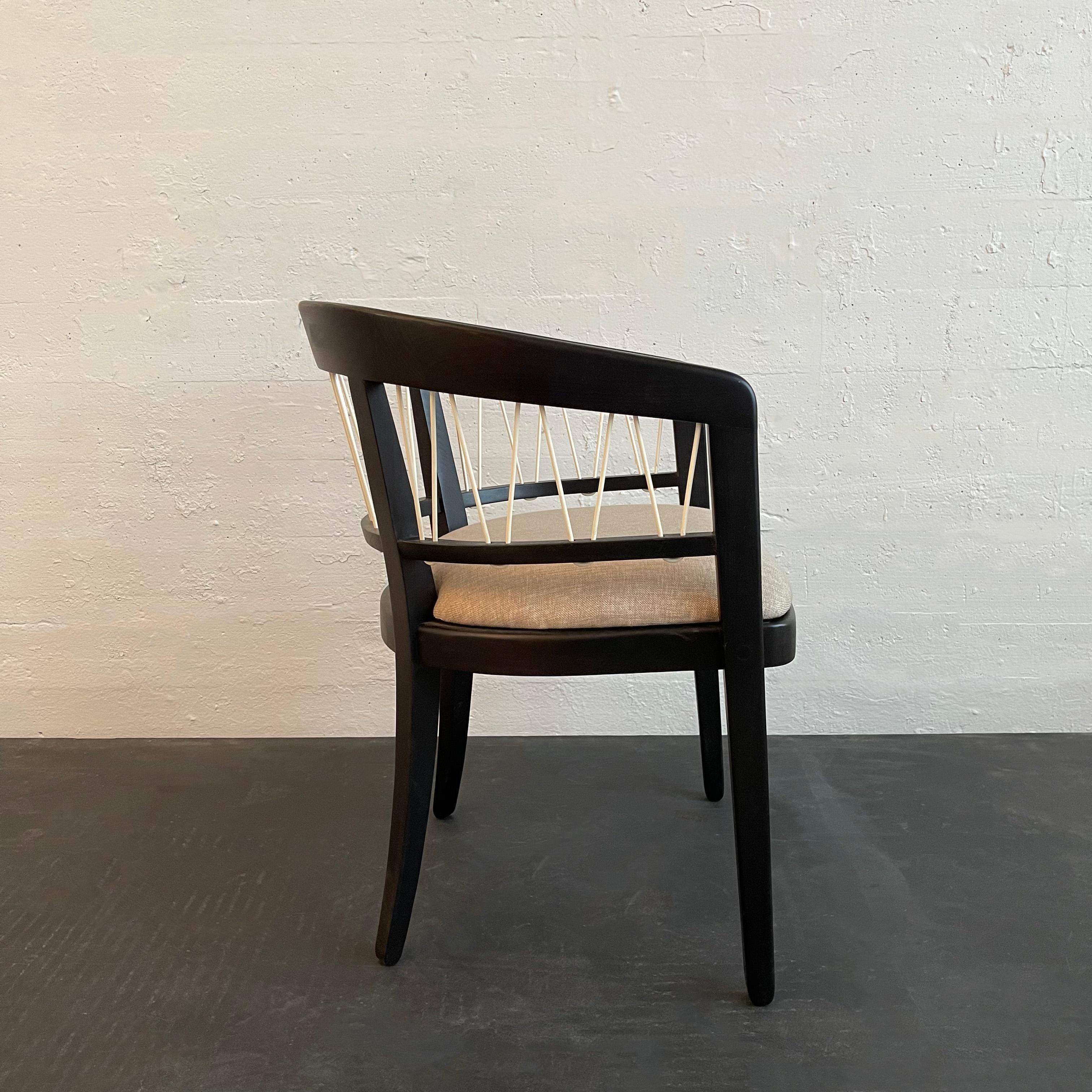 Americano Sedia a botte in legno di noce laccato di metà secolo di Edward Wormley per Drexel in vendita