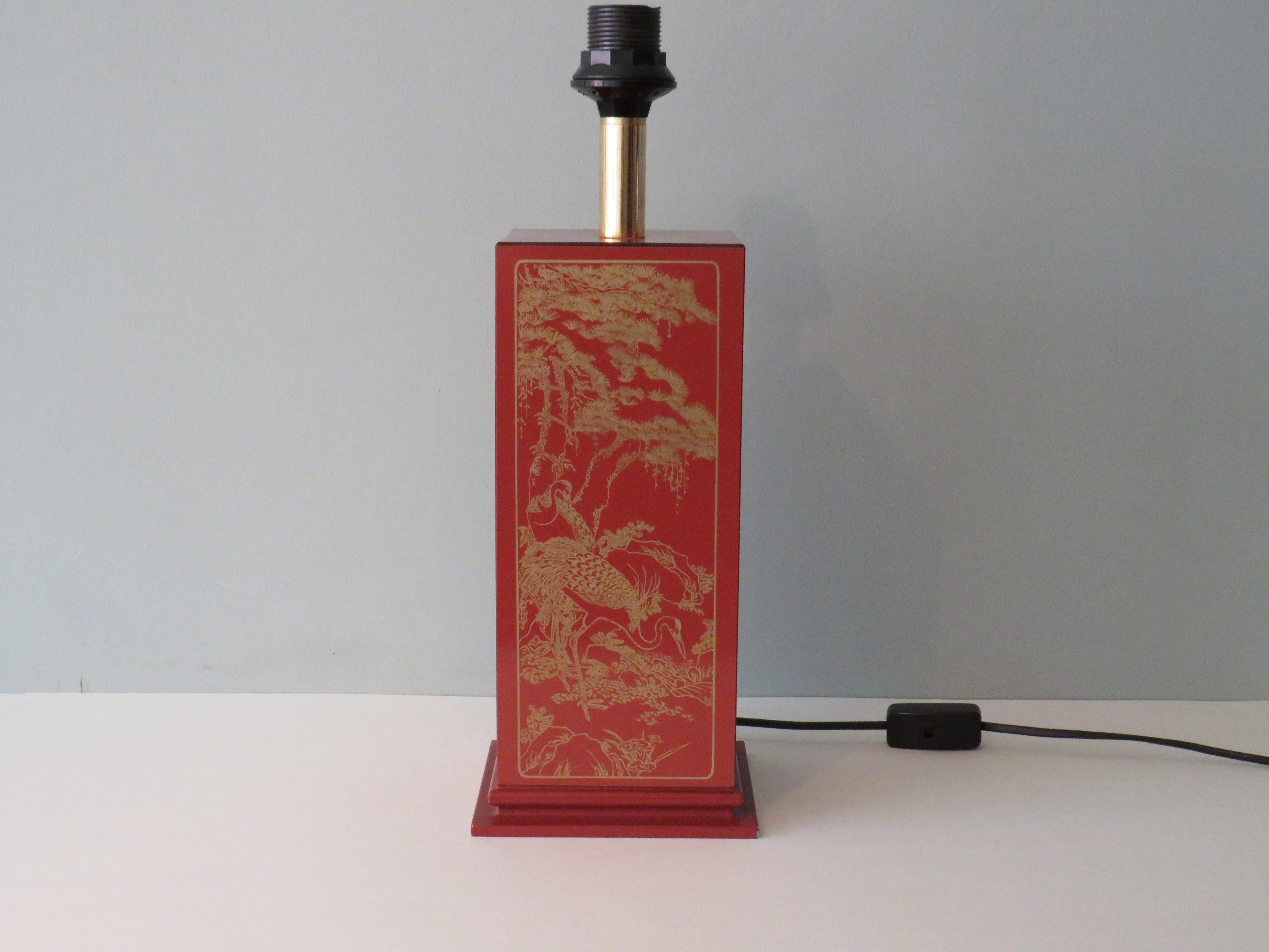 Mid century lamp base with oriental motif. The base is made of brown lacquered wood and have on 4 side a golden oriental drawing. The base is provided with 1 E 27 fitting and an on and off button. Dimensions: height 46 cm, width 15.5 cm and length