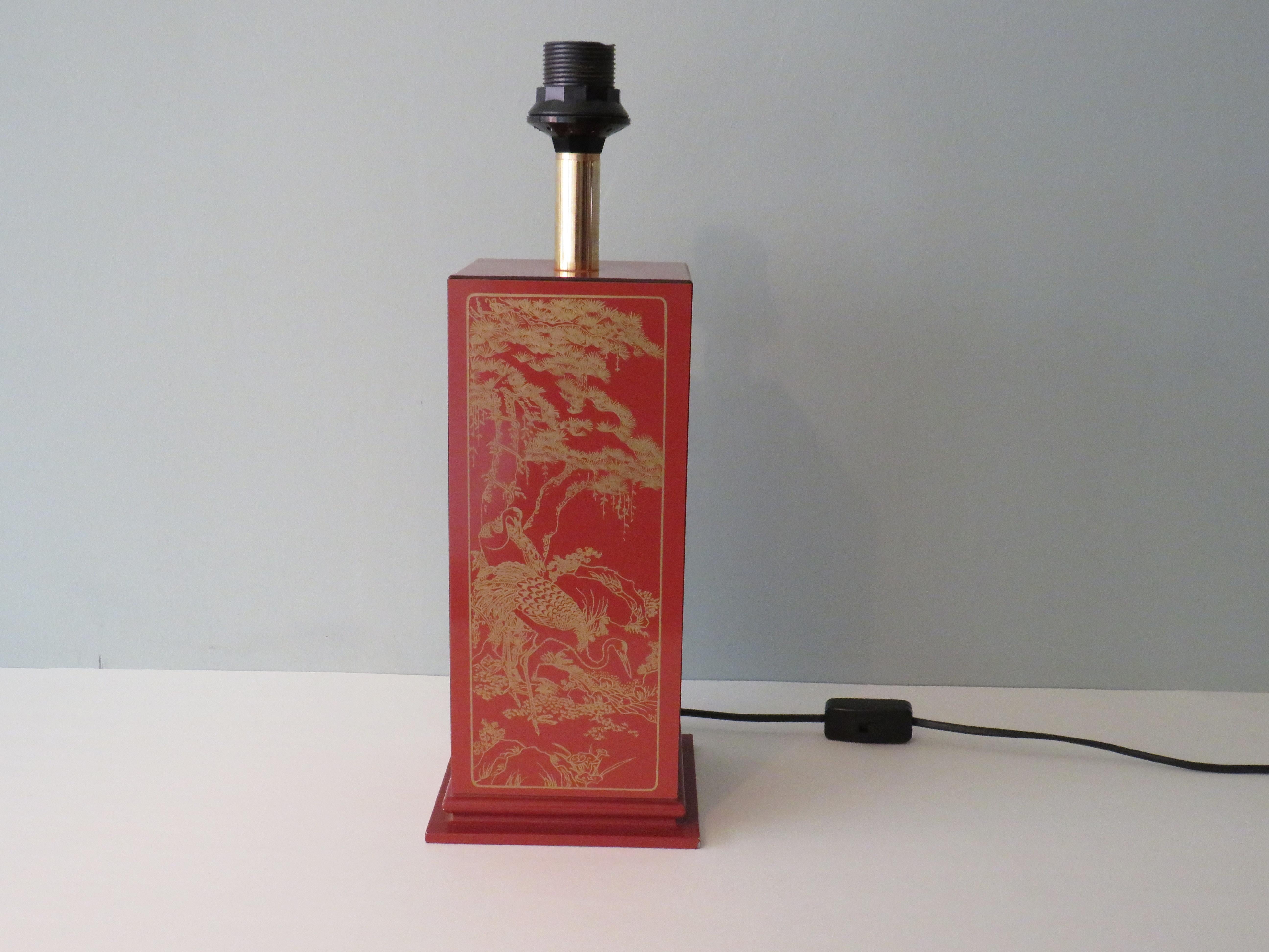 Base de lámpara de madera lacada de mediados de siglo con motivo oriental, Francia 1960-1970 Chinoiserie en venta