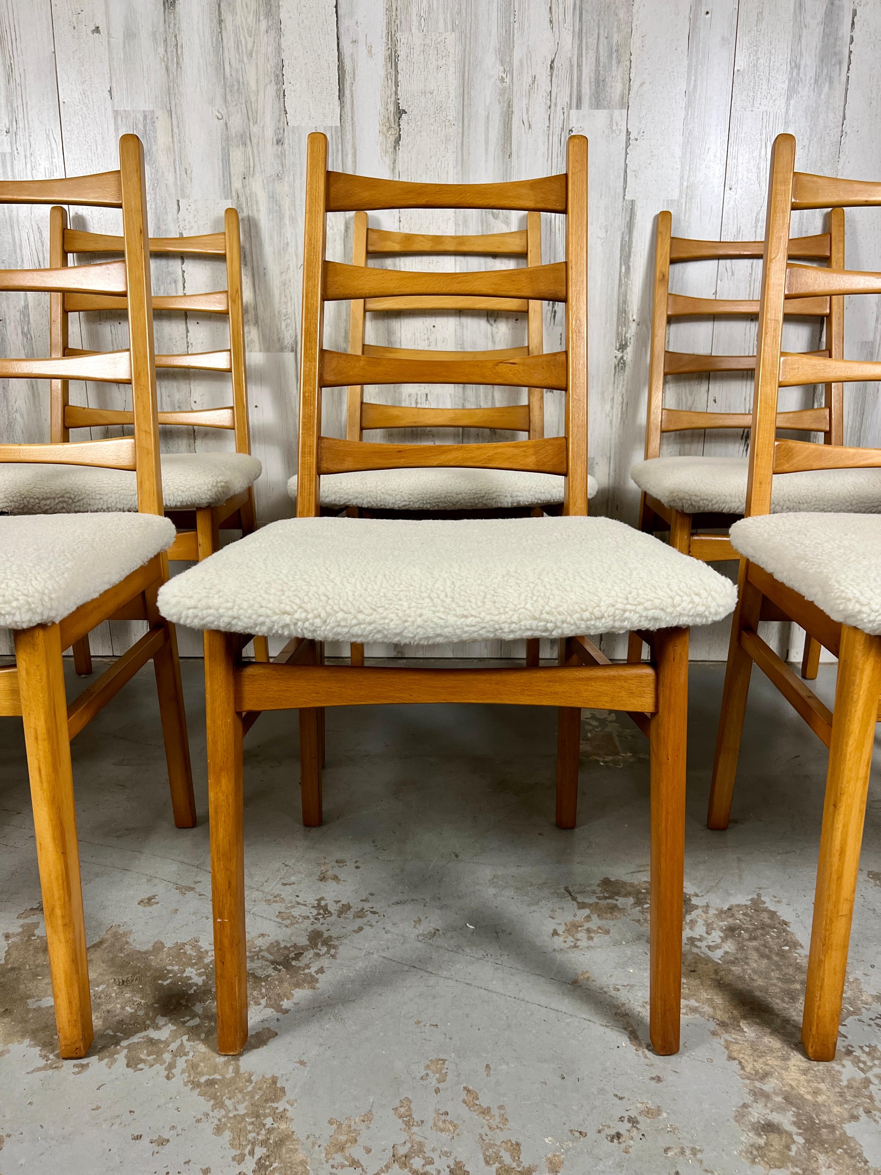 Mid Century Ladder Back Dining Chairs In Good Condition In Denton, TX