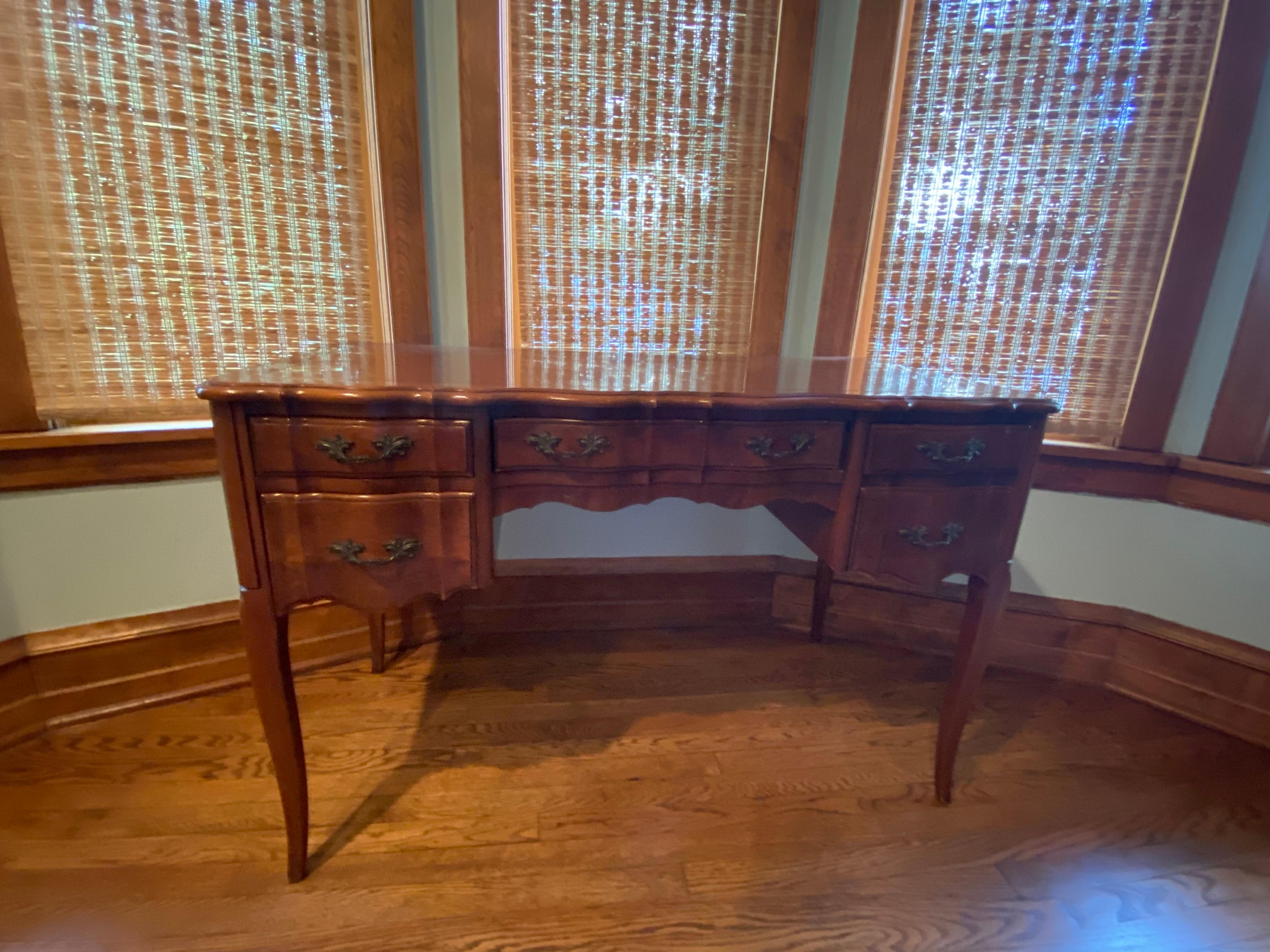 Mid-Century Ladies Desk or Writing Table by Sligh-Lowry  For Sale 2