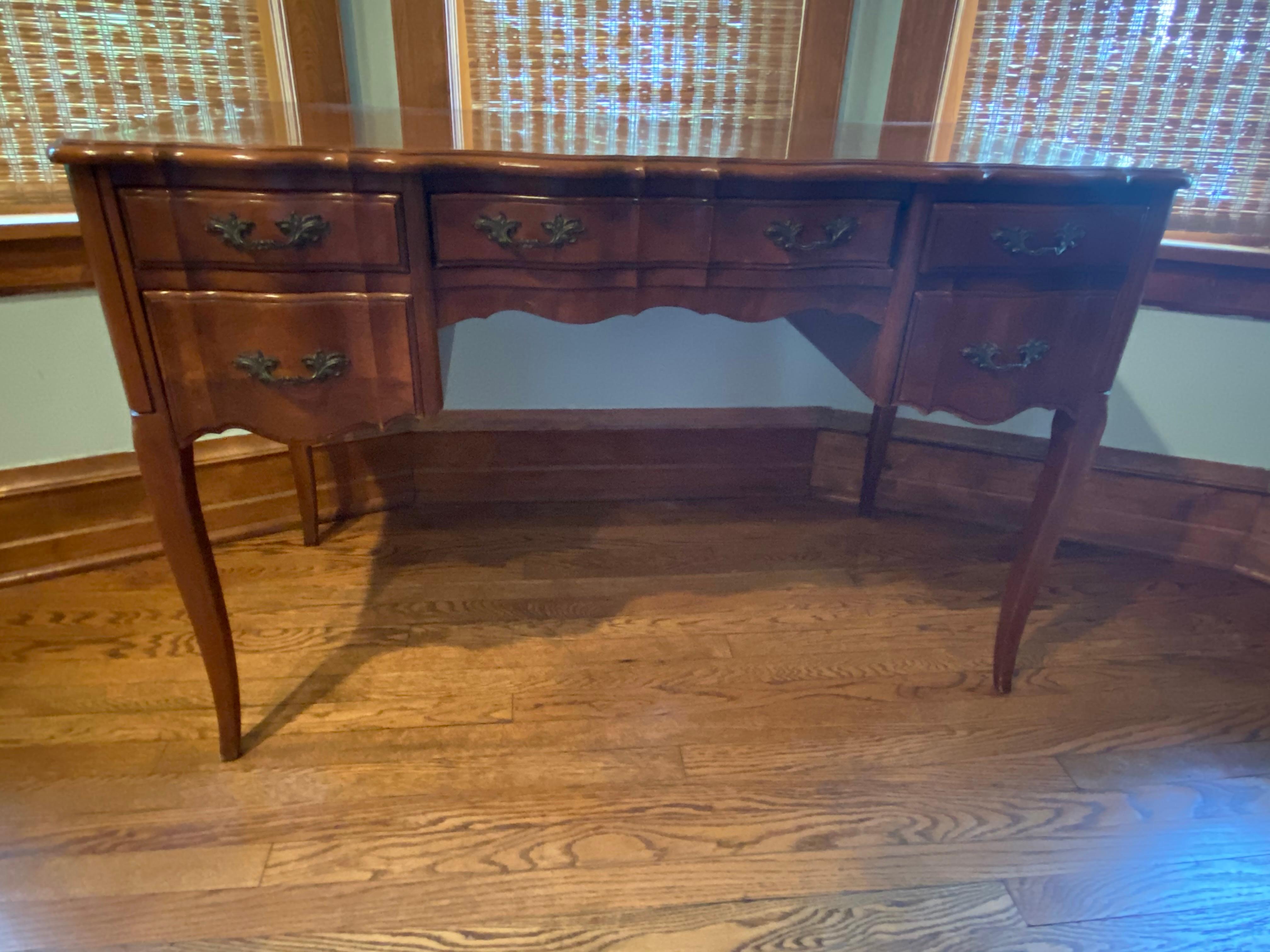 Mid-Century Ladies Desk or Writing Table by Sligh-Lowry  For Sale 3