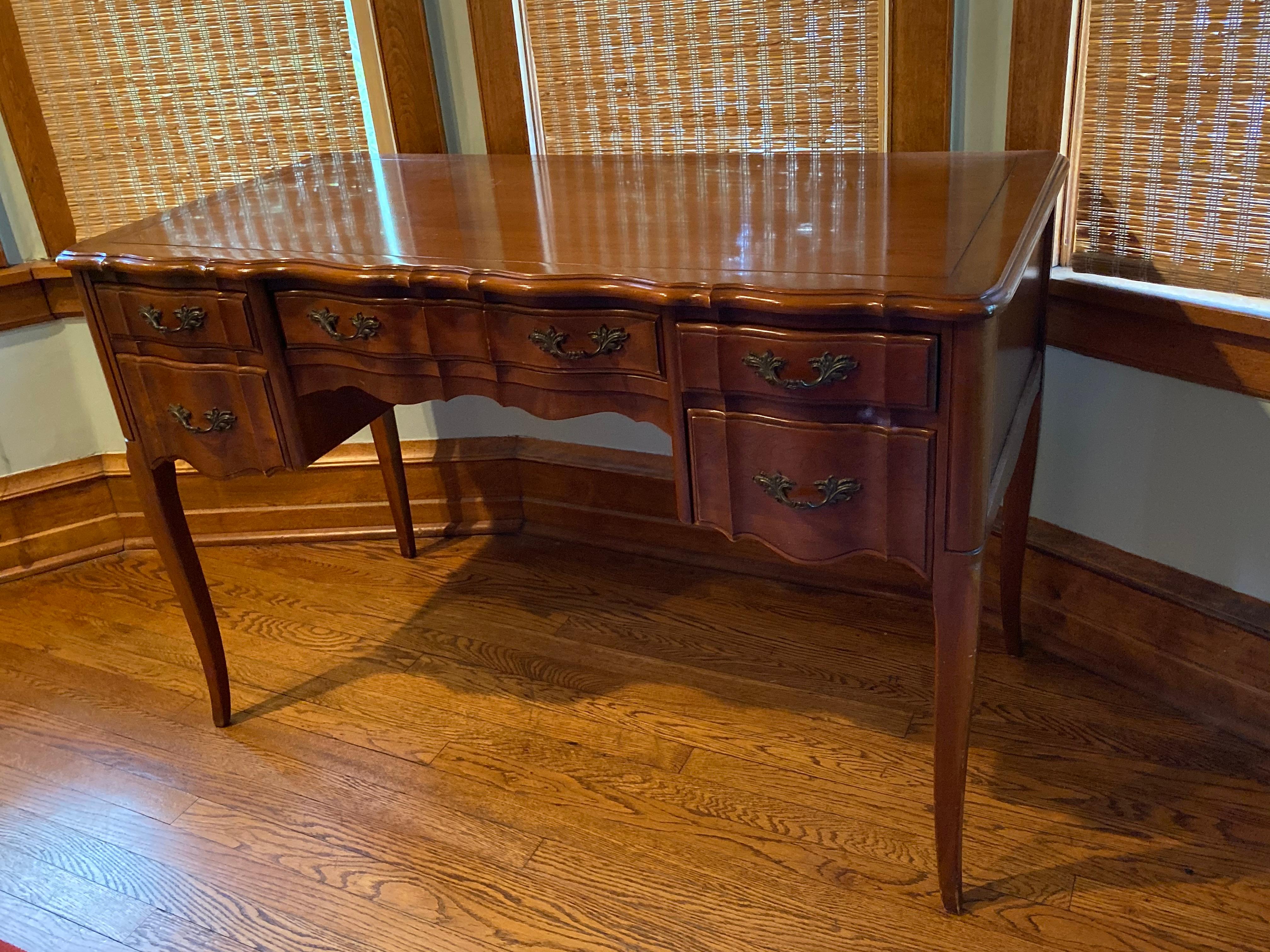 Mid-Century Ladies Desk or Writing Table by Sligh-Lowry  For Sale 5