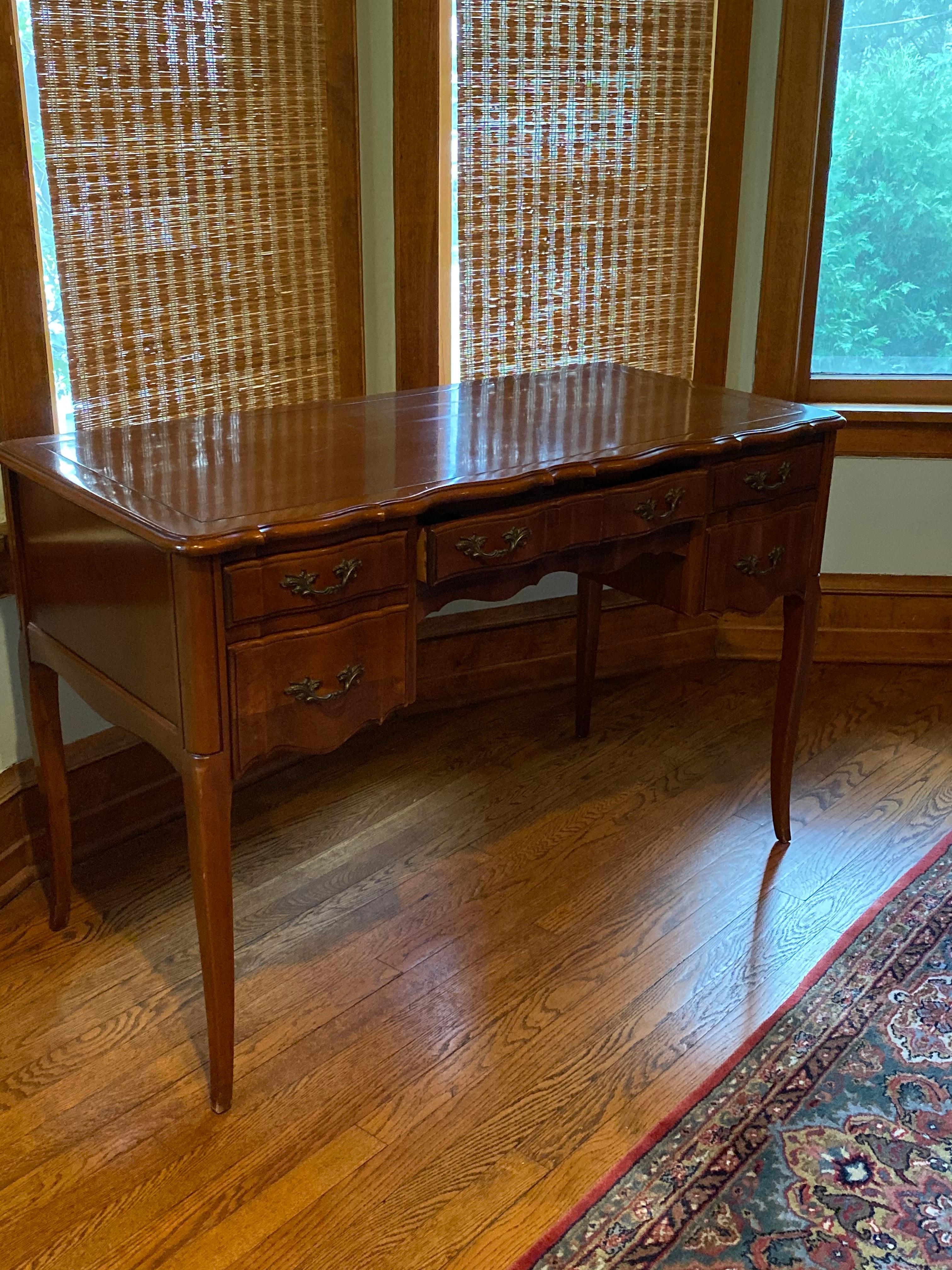 Mid-Century Ladies Desk or Writing Table by Sligh-Lowry  For Sale 8