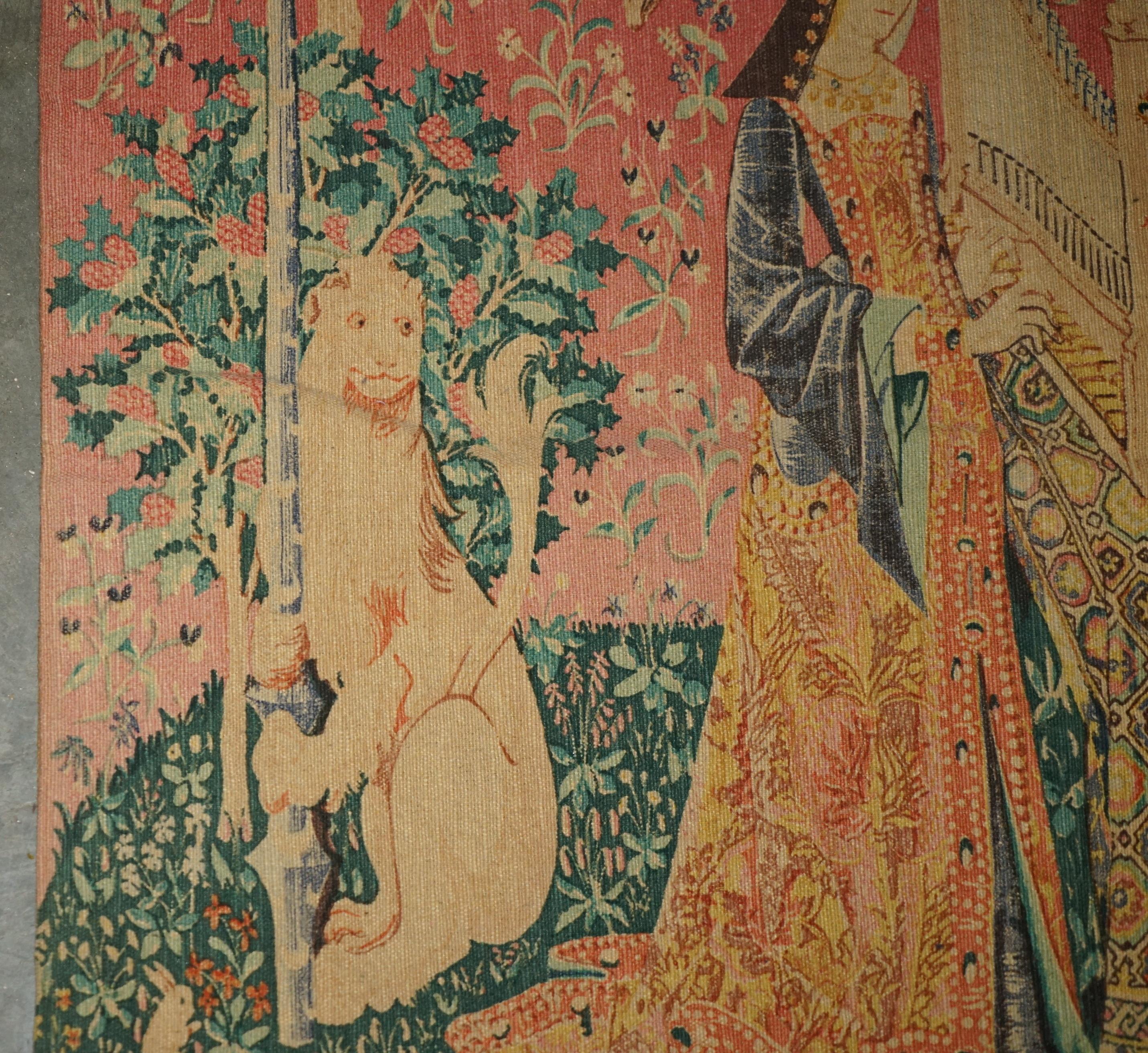 TAPIS DE LADY & UNICORN DU MID SIÈCLE FABRIQUÉ À PARIS AVEC L'ÉTIQUETTE DE L'ANCIENNE FRANÇAISE AU COUVERT en vente 2