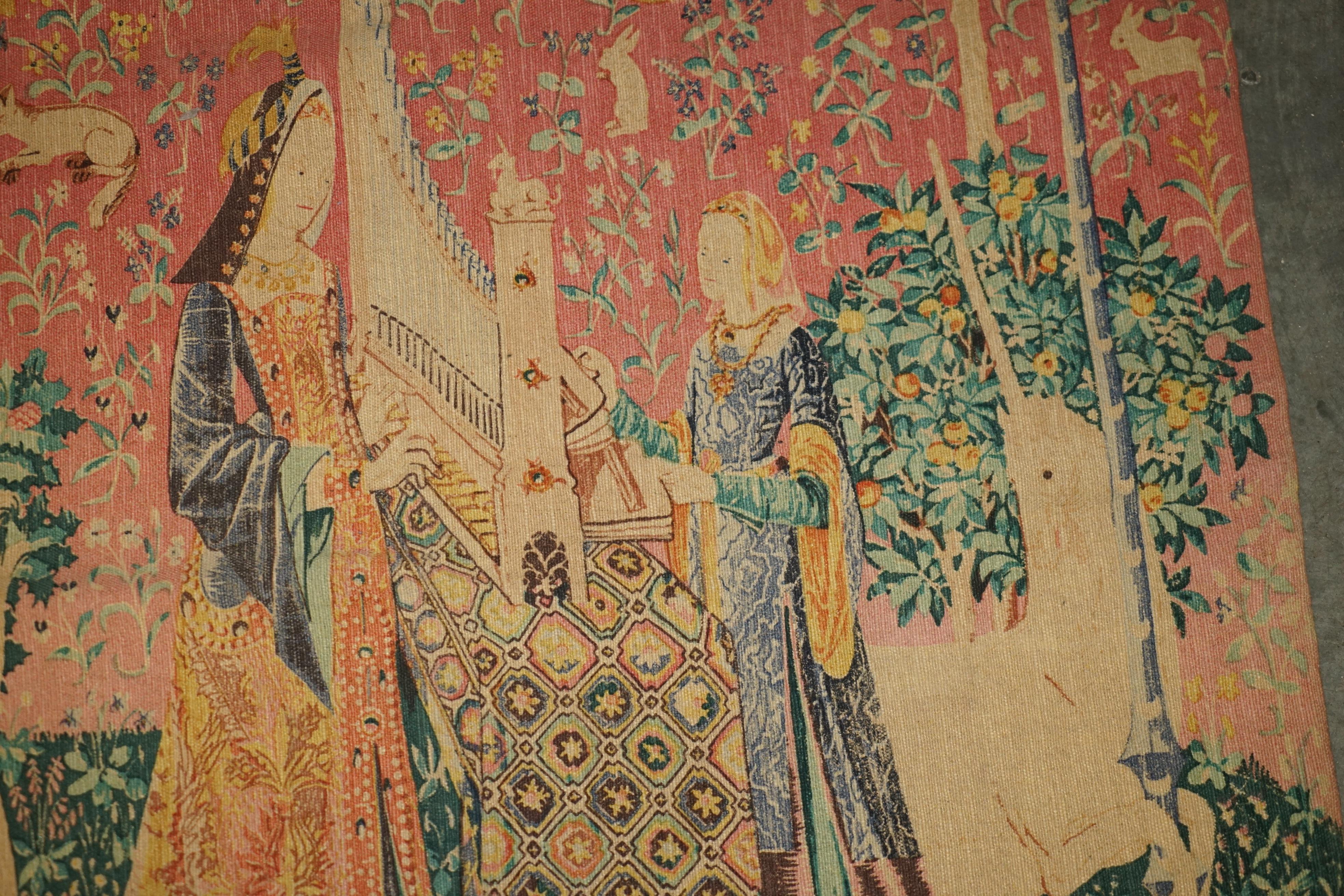 TAPIS DE LADY & UNICORN DU MID SIÈCLE FABRIQUÉ À PARIS AVEC L'ÉTIQUETTE DE L'ANCIENNE FRANÇAISE AU COUVERT en vente 4