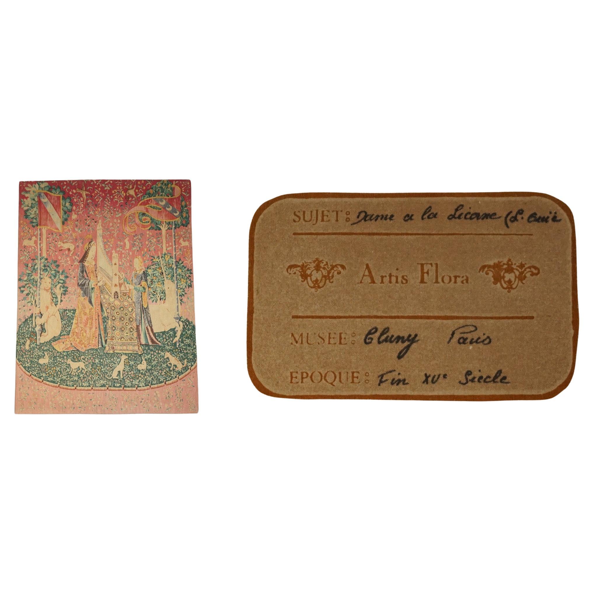 TAPIS DE LADY 
UNICORN DU MID SIÈCLE FABRIQUÉ À PARIS AVEC L
ÉTIQUETTE DE L
ANCIENNE FRANÇAISE AU COUVERT en vente