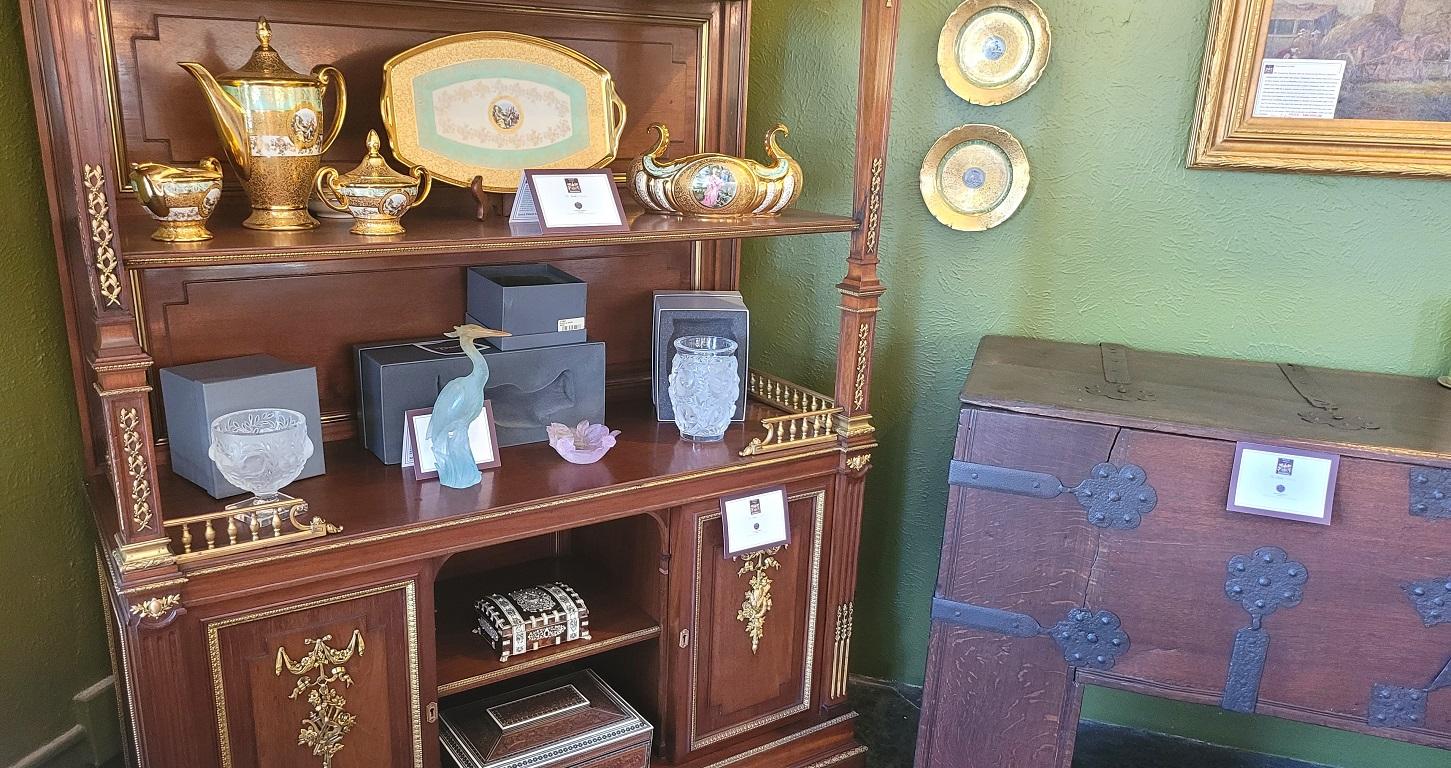 PRESENTAMOS un JARRON Elizabeth de Lalique de mediados de siglo, HERMOSO y nuevo, con su caja original.

Fabricado por la famosa fábrica 