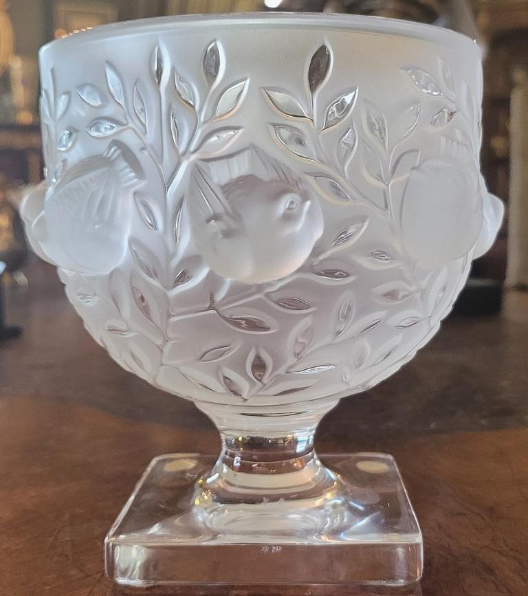 Art nouveau Vase Elizabeth de Lalique du milieu du siècle en vente
