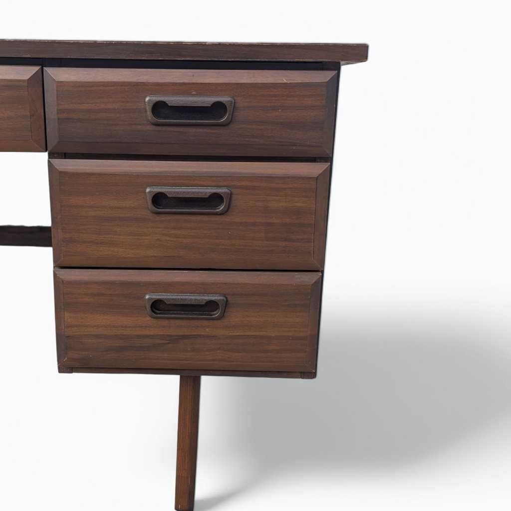 Escritorio con tapa de laminado de mediados de siglo, base de madera, EE.UU., c. 1960 en venta 11