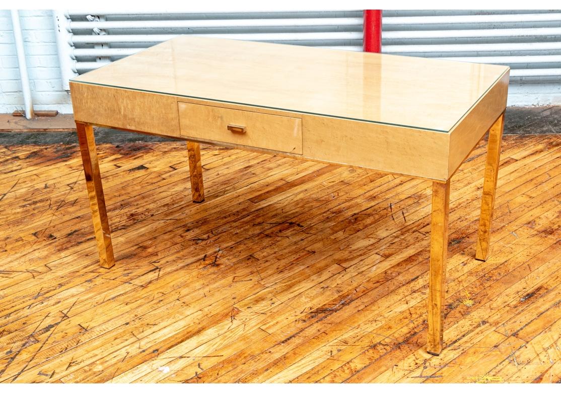 Mid-Century moderno Scrivania Parsons di metà secolo in acero biondo laminato in vendita