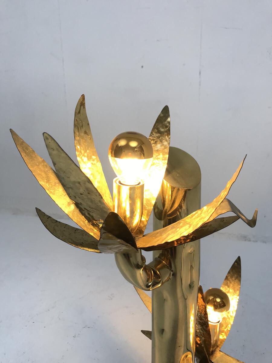 Floral table lamp made of brass in the Milanese workshop Bottega Gadda in the 1970's.