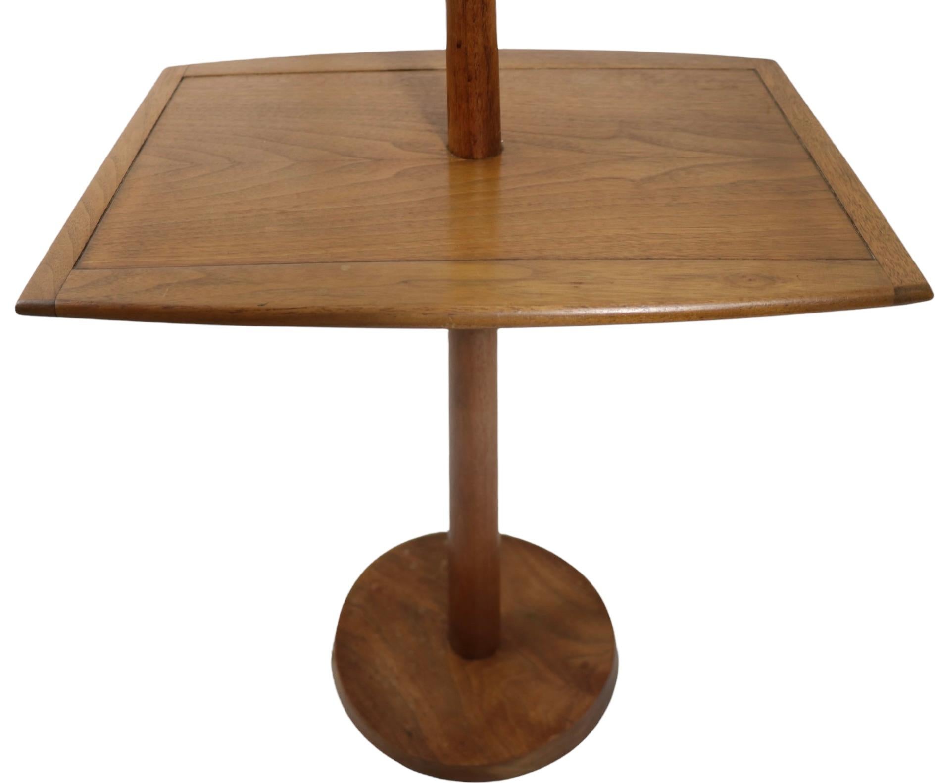 Cool architectural floor lamp with center table surface. The lamp is in very fine, original, clean, and working condition, showing only inconsequential cosmetic wear to finish at base ( see images ). 
 Sculptural elongated form, having a shaped
