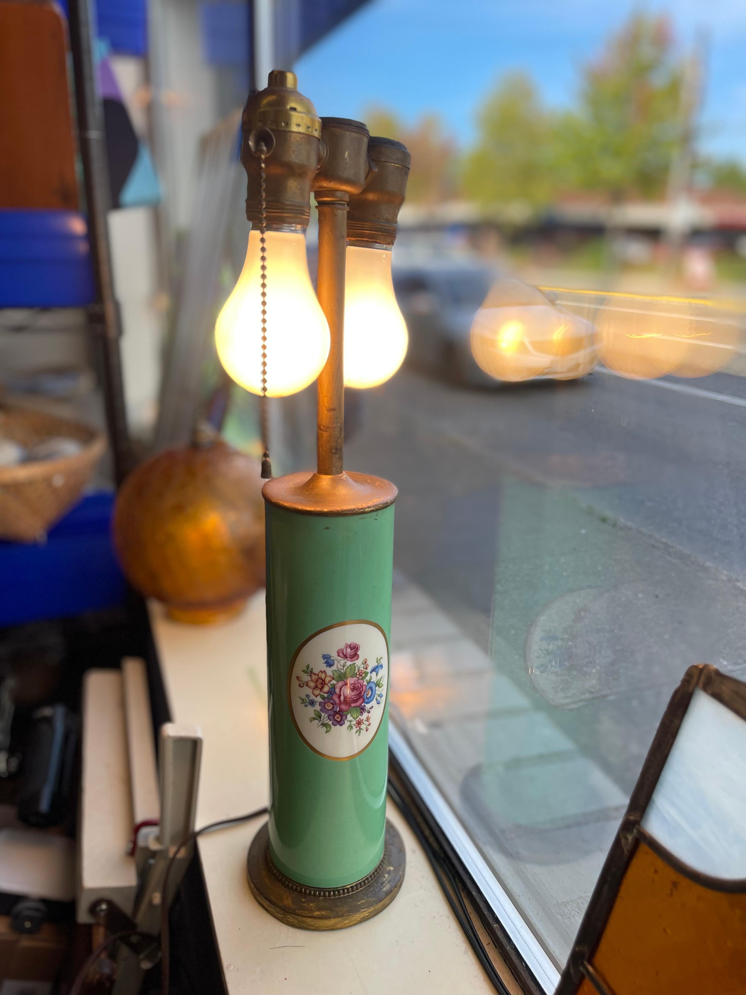 Lampe du milieu du siècle avec médaillon floral en vente 4