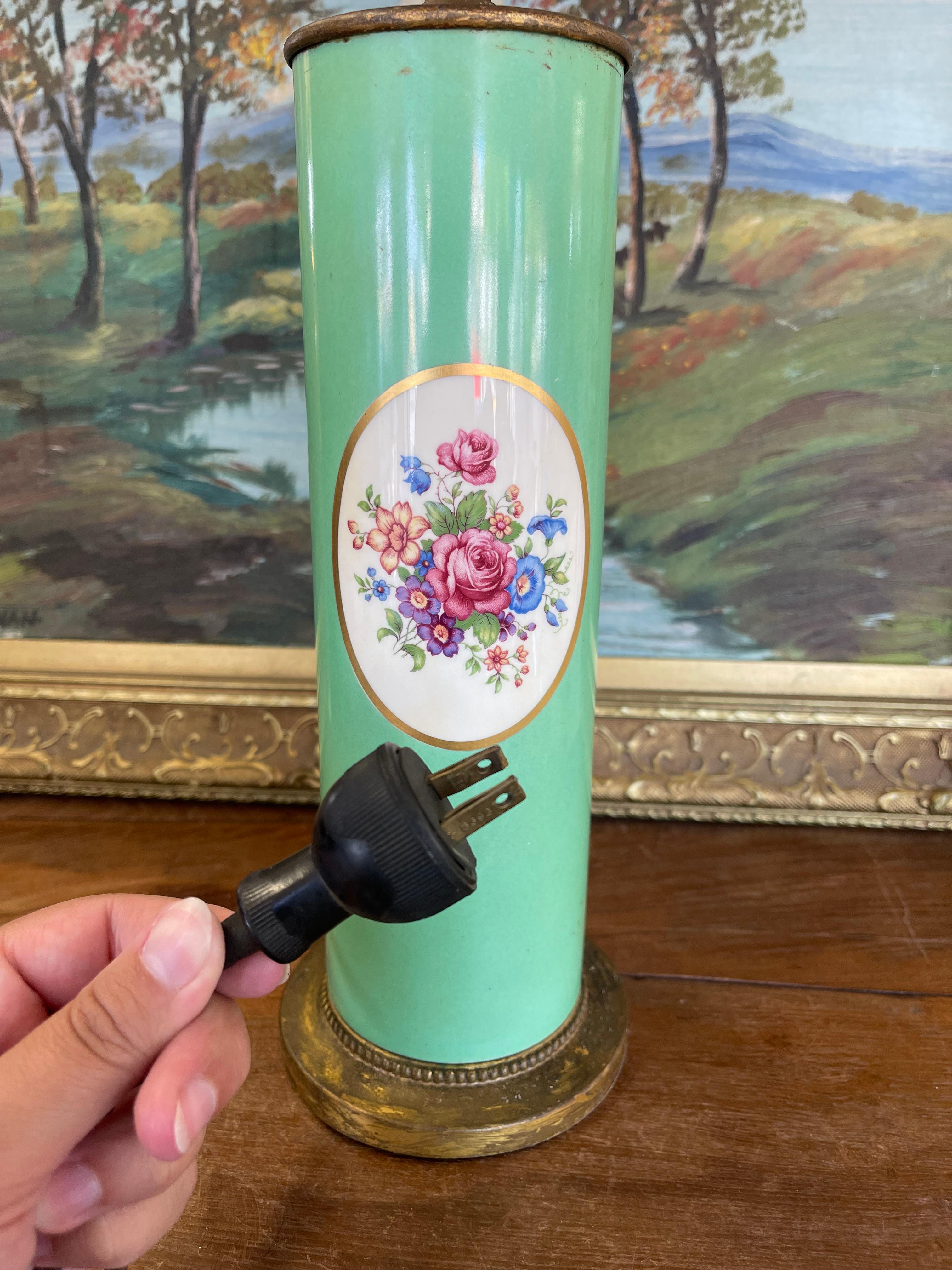 Lampe du milieu du siècle avec médaillon floral Bon état - En vente à Seattle, WA