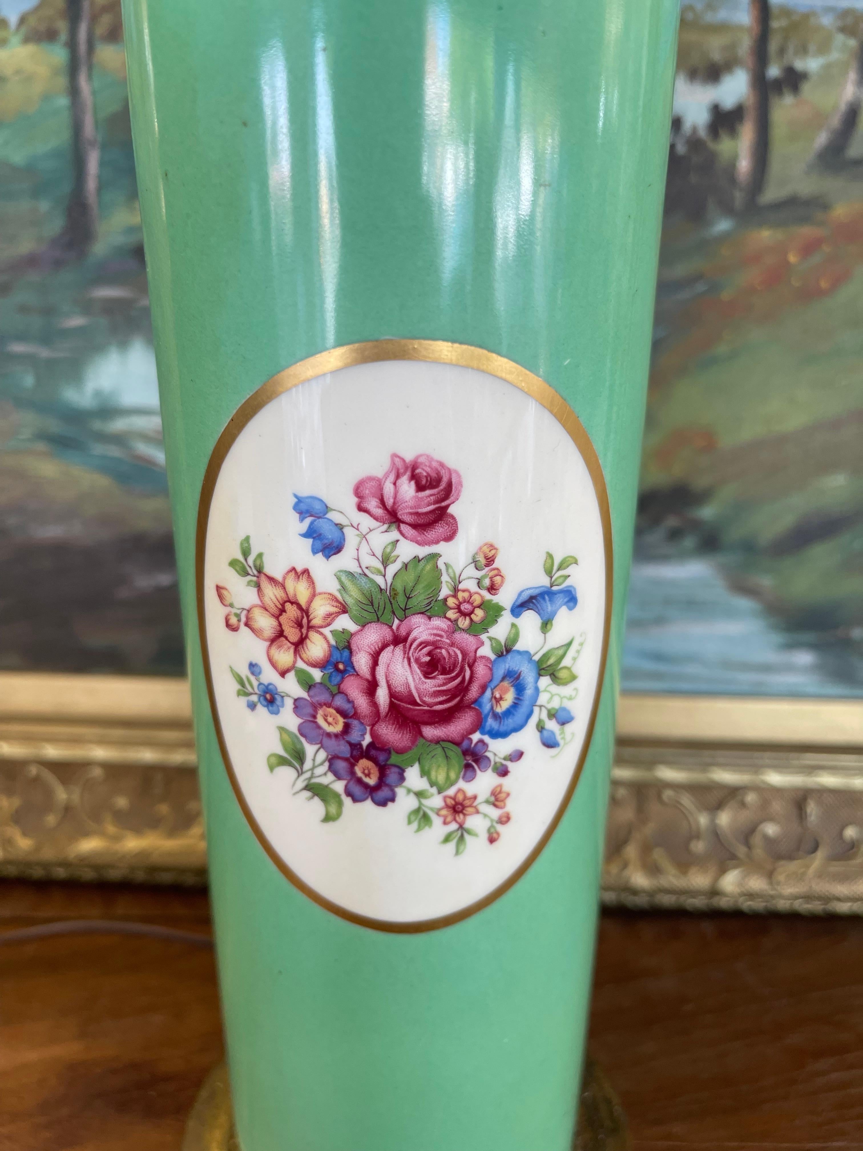 Fin du 20e siècle Lampe du milieu du siècle avec médaillon floral en vente